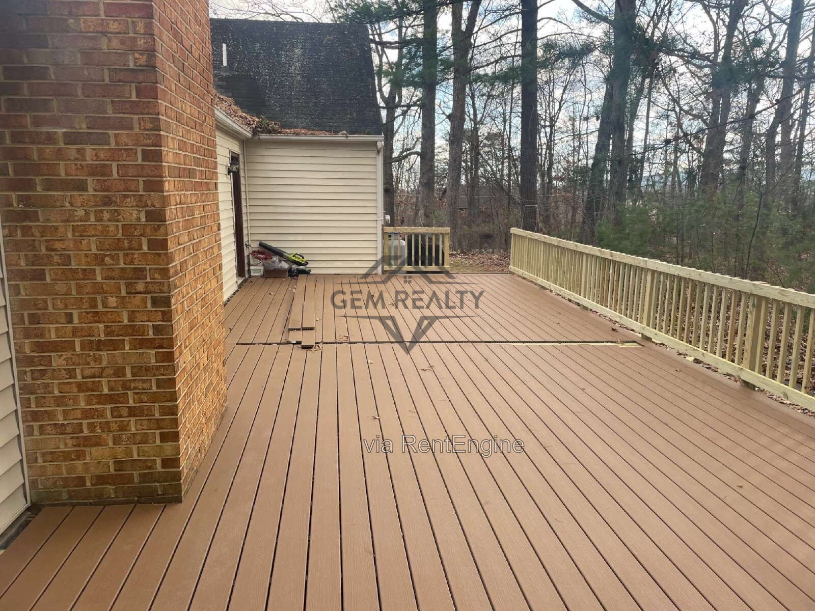 Spacious 3-Bedroom Home with 3 Full Baths – 206 Fairway Circle property image