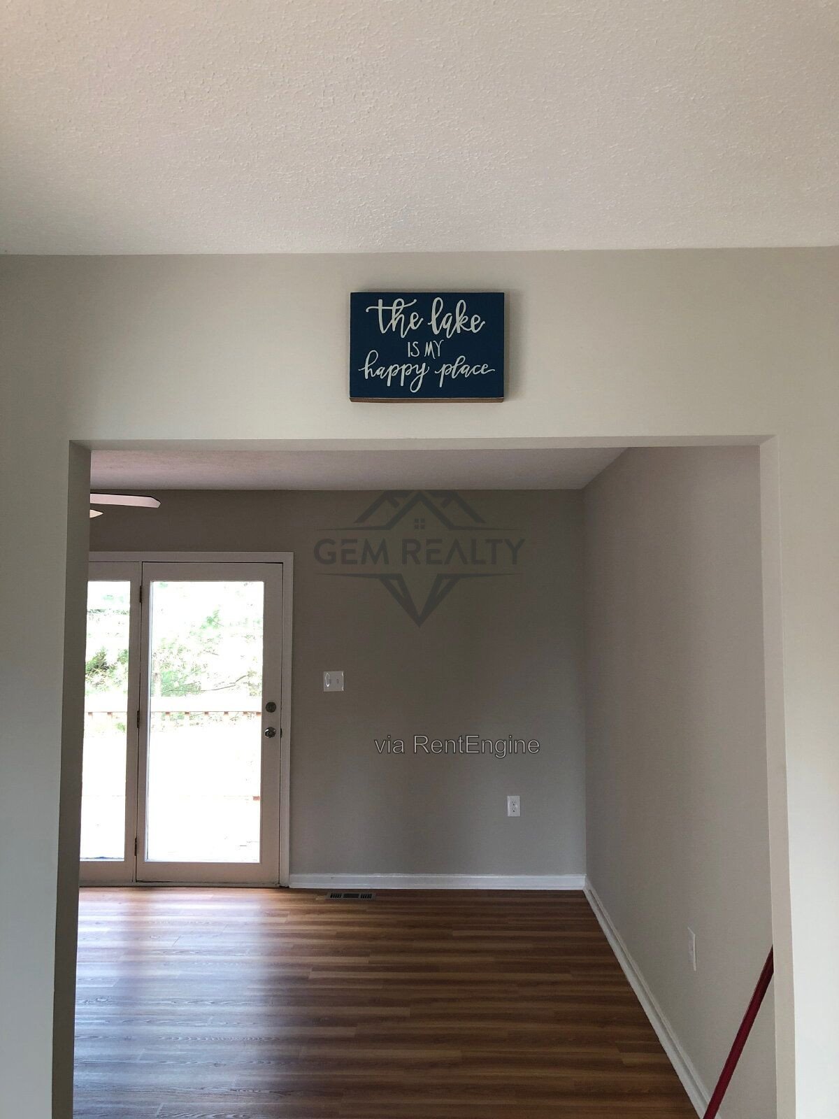 Spacious 3-Bedroom Home with 3 Full Baths – 206 Fairway Circle property image
