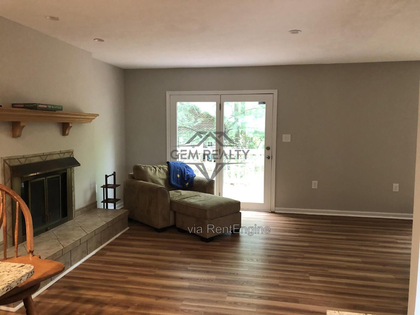 Spacious 3-Bedroom Home with 3 Full Baths – 206 Fairway Circle property image