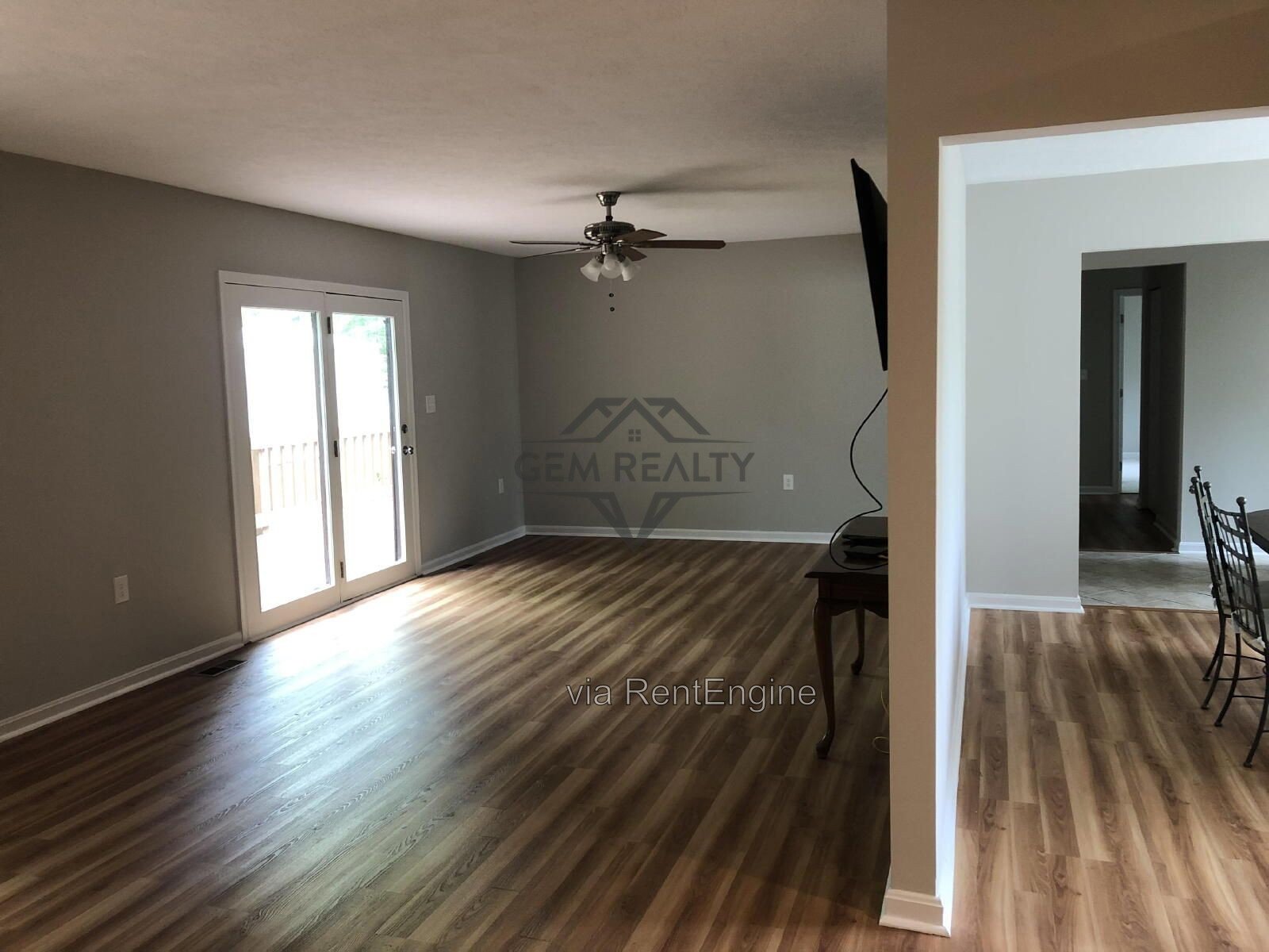 Spacious 3-Bedroom Home with 3 Full Baths – 206 Fairway Circle property image