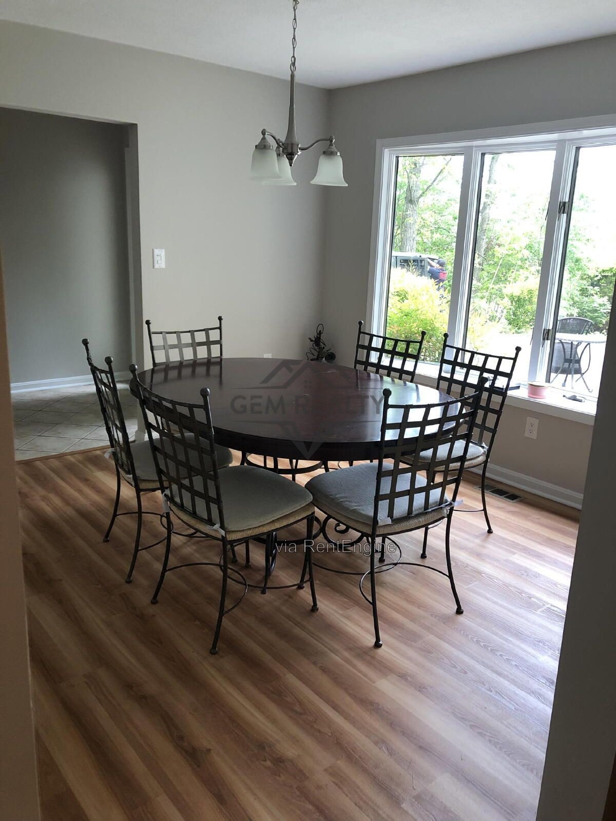 Spacious 3-Bedroom Home with 3 Full Baths – 206 Fairway Circle property image