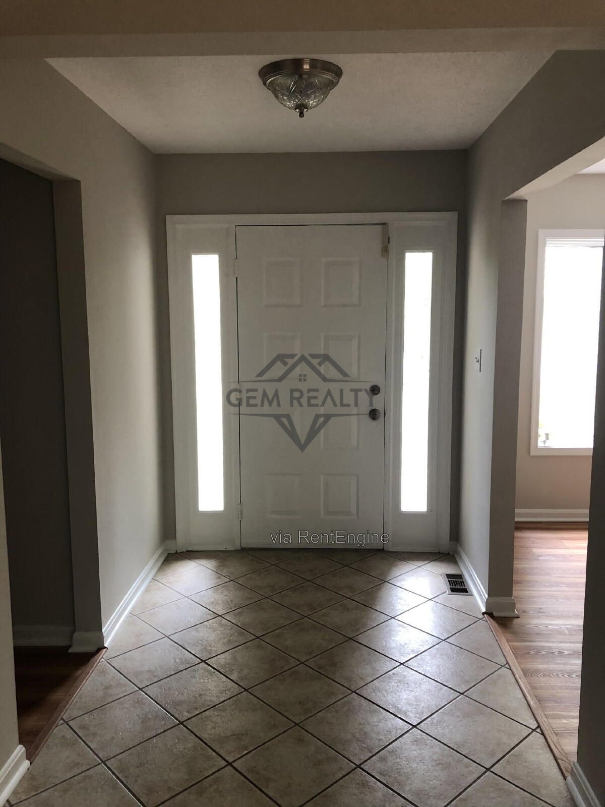 Spacious 3-Bedroom Home with 3 Full Baths – 206 Fairway Circle property image