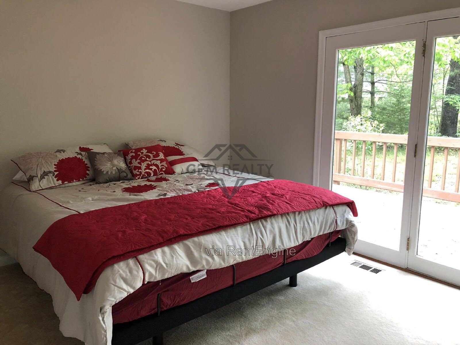 Spacious 3-Bedroom Home with 3 Full Baths – 206 Fairway Circle property image