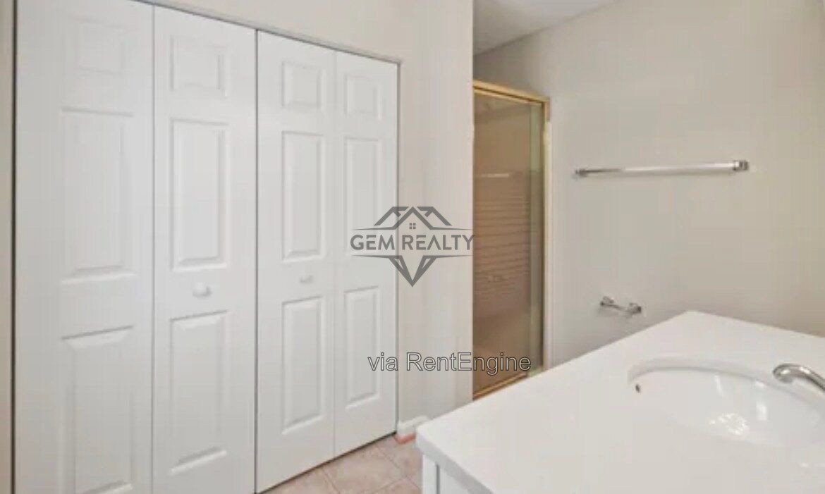 Spacious 3-Bedroom Home with 3 Full Baths – 206 Fairway Circle property image
