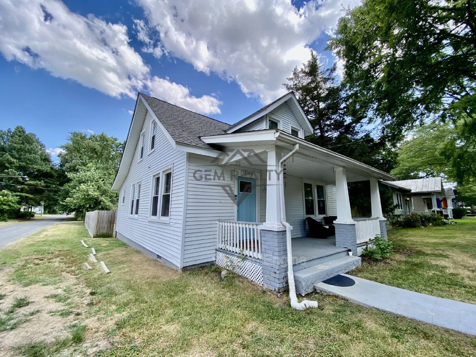 Charming Fully Furnished Cottage in the City – 3100 Stockton St property image