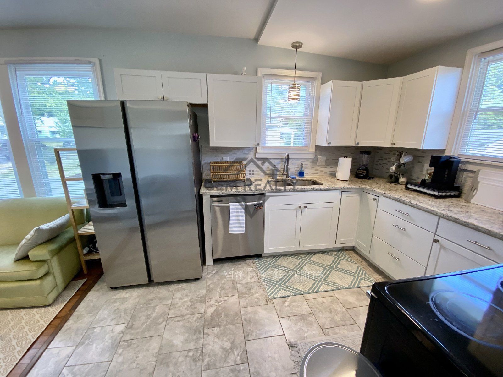 Charming Fully Furnished Cottage in the City – 3100 Stockton St property image