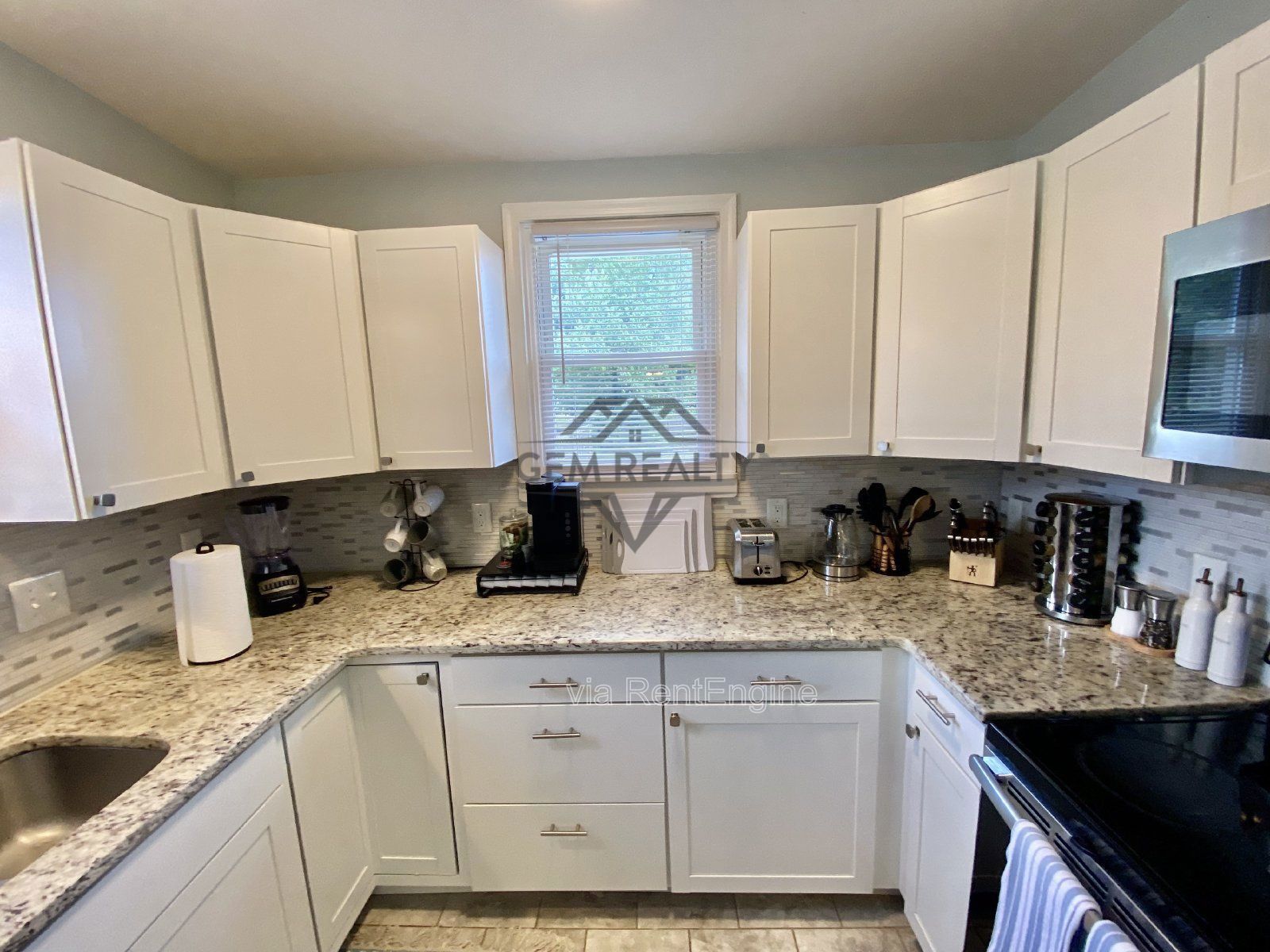 Charming Fully Furnished Cottage in the City – 3100 Stockton St property image