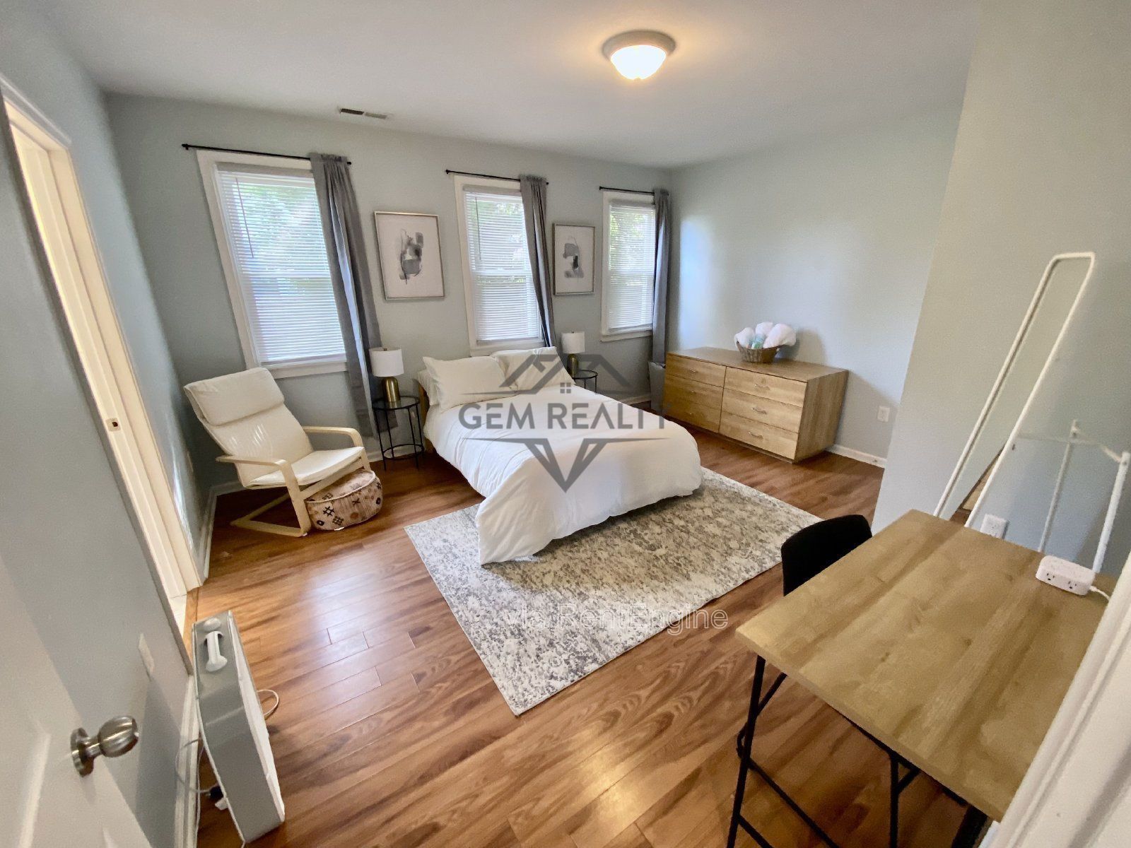 Charming Fully Furnished Cottage in the City – 3100 Stockton St property image