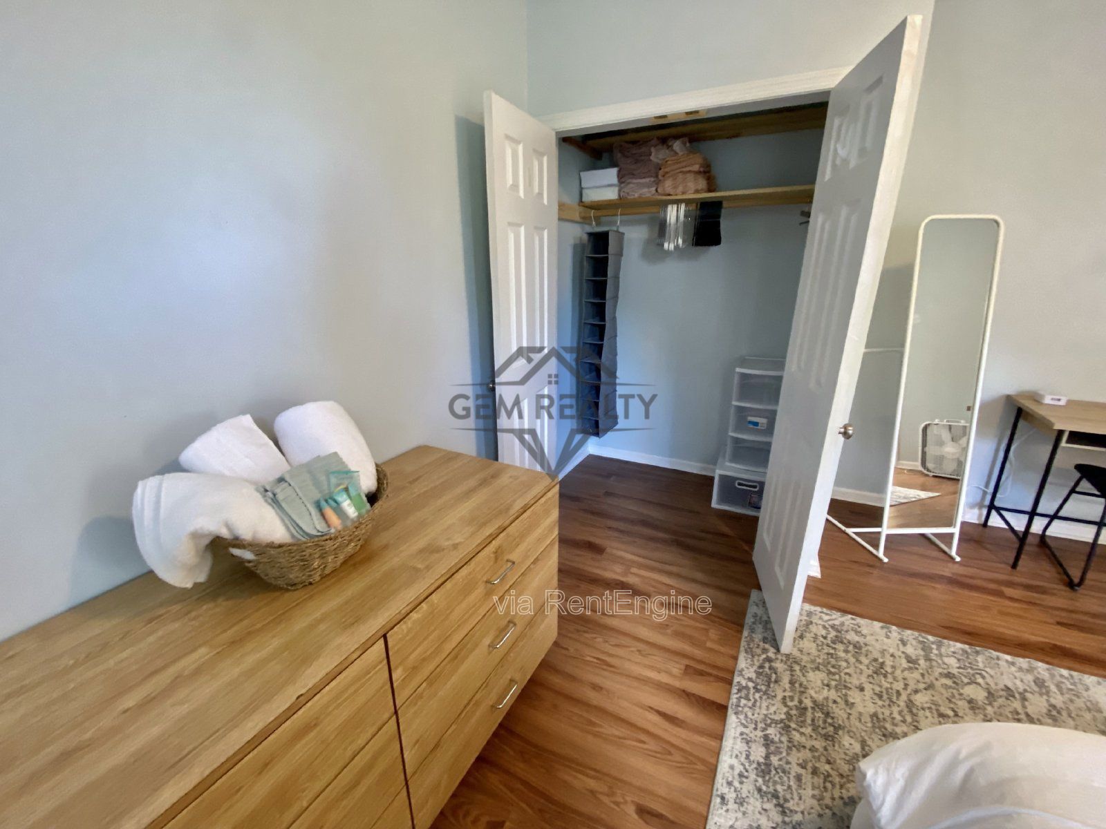 Charming Fully Furnished Cottage in the City – 3100 Stockton St property image