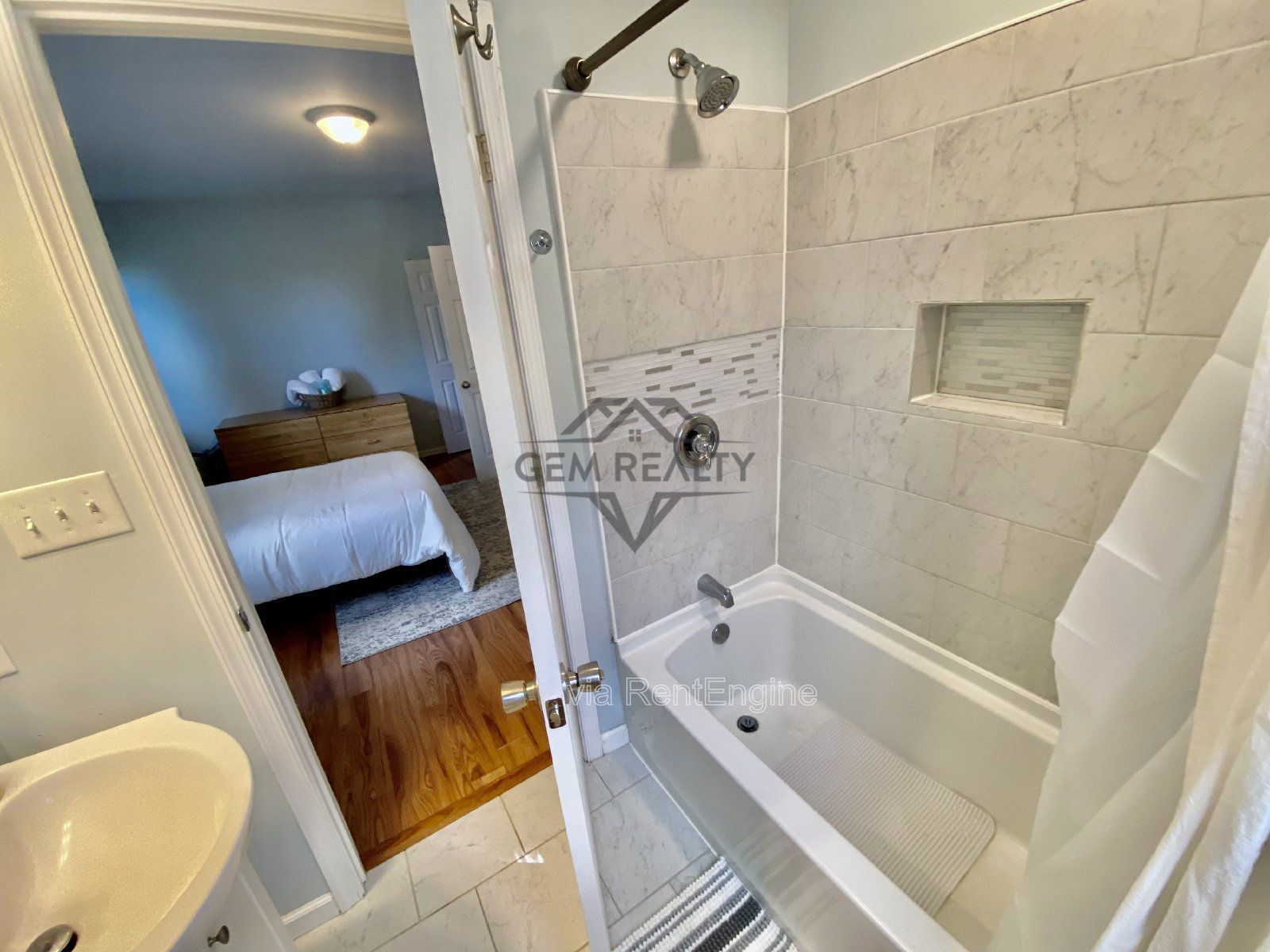 Charming Fully Furnished Cottage in the City – 3100 Stockton St property image