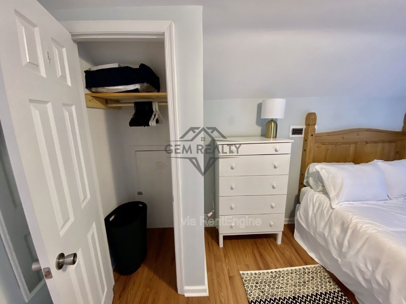 Charming Fully Furnished Cottage in the City – 3100 Stockton St property image