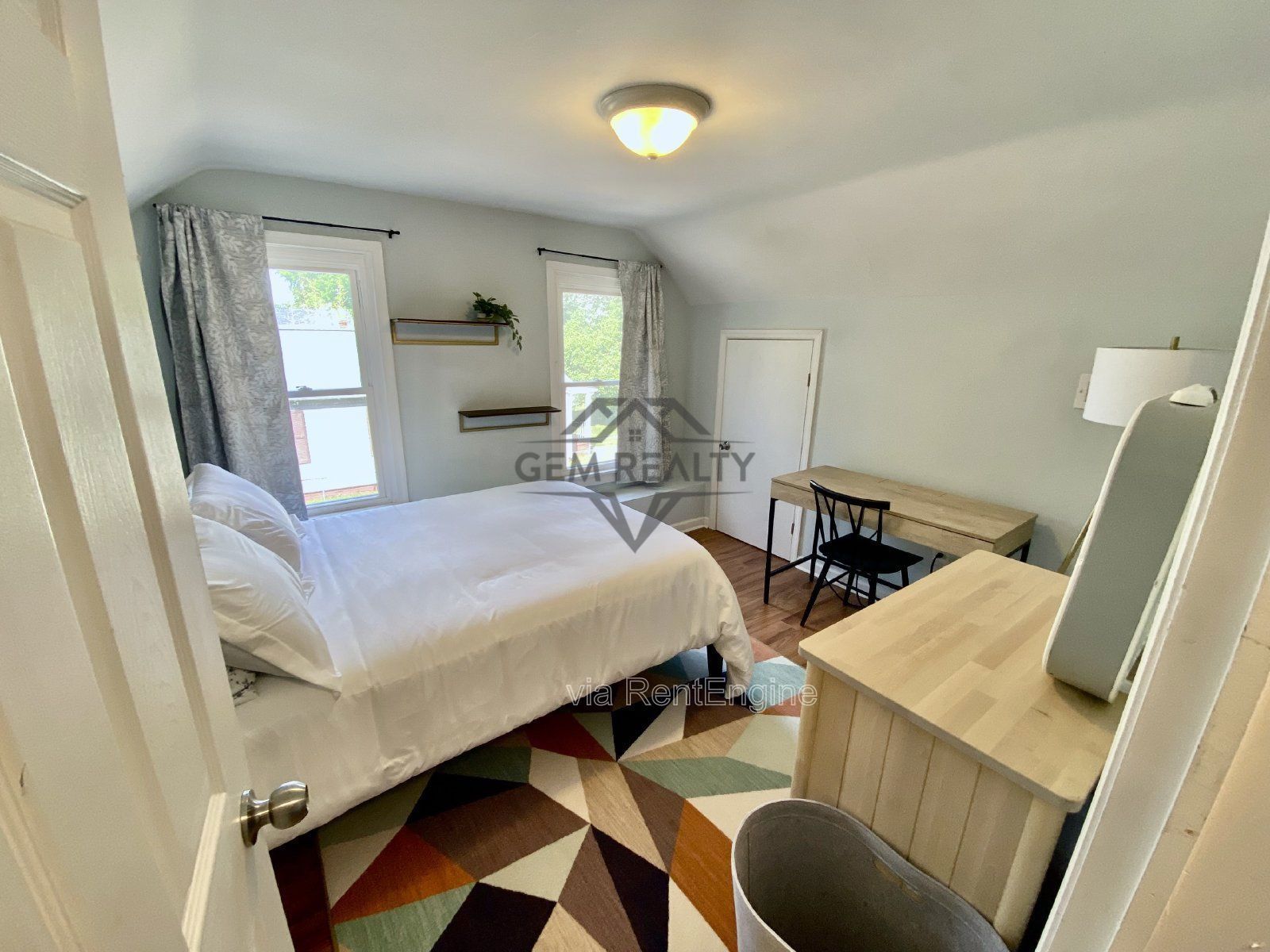 Charming Fully Furnished Cottage in the City – 3100 Stockton St property image