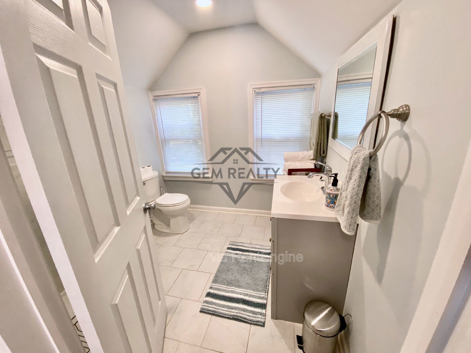 Charming Fully Furnished Cottage in the City – 3100 Stockton St property image