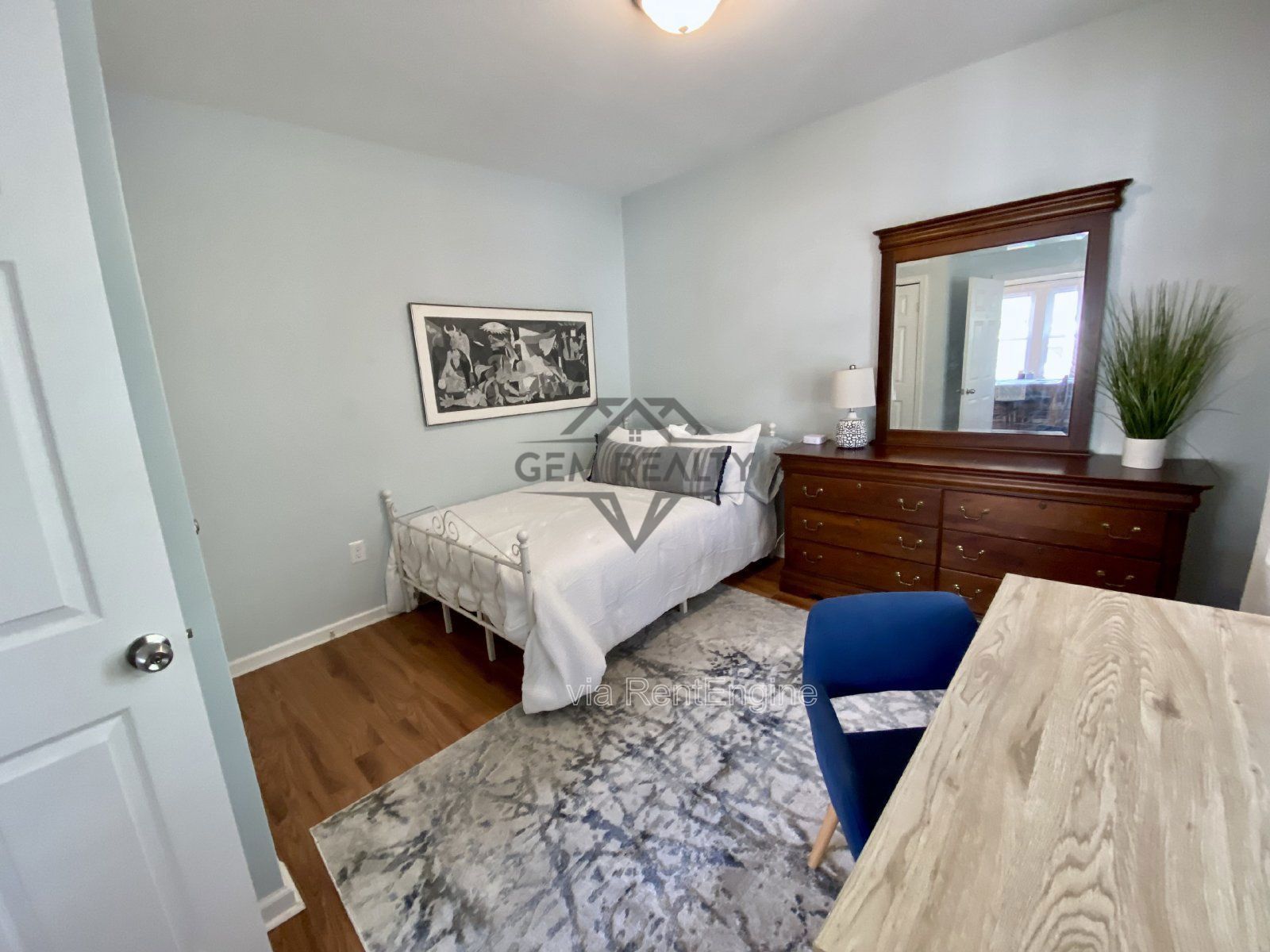 Charming Fully Furnished Cottage in the City – 3100 Stockton St property image