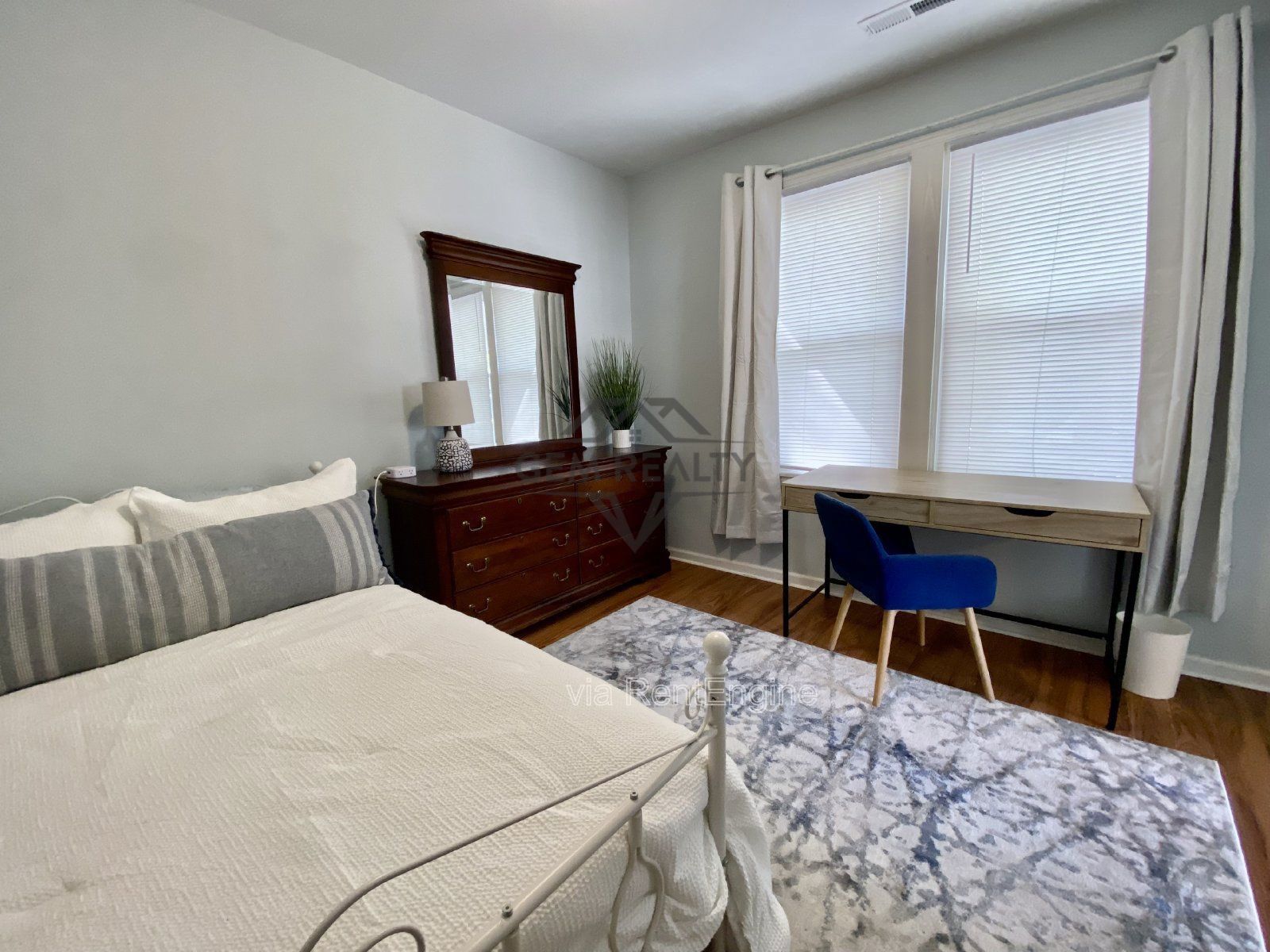 Charming Fully Furnished Cottage in the City – 3100 Stockton St property image