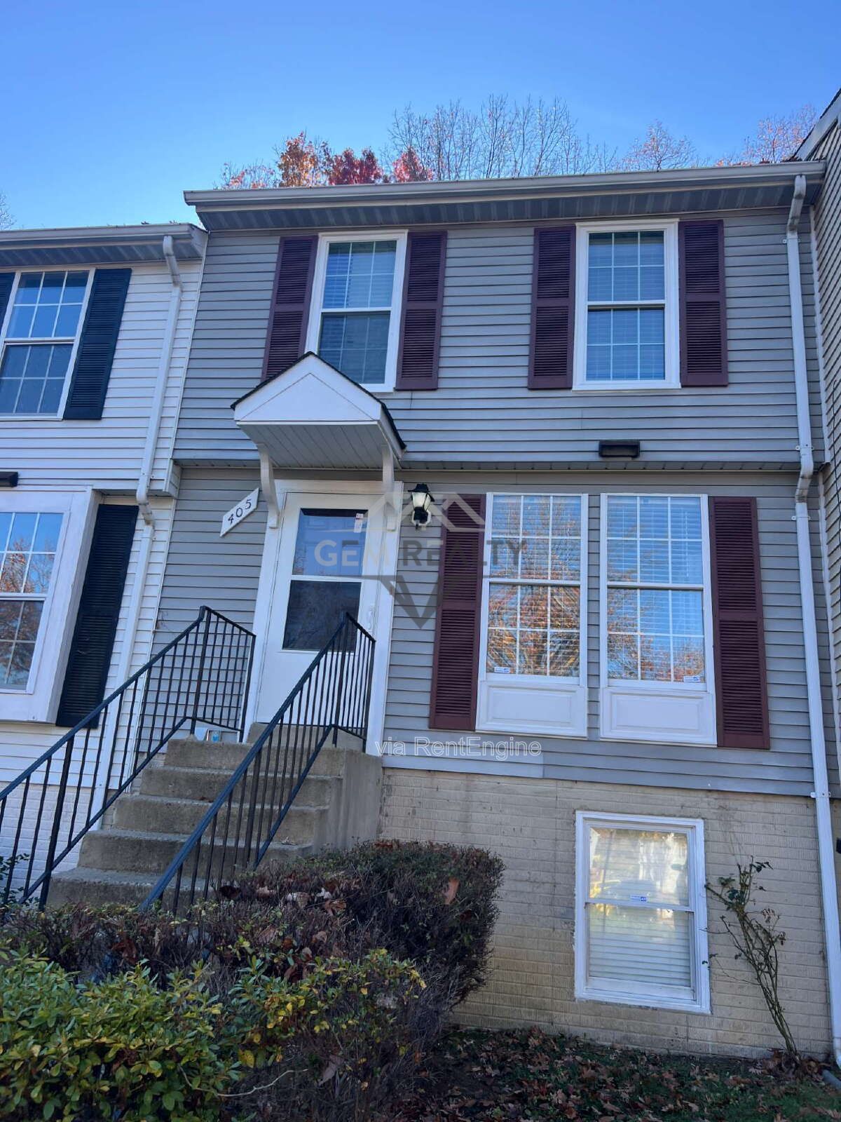 Charming 3-Level Townhome in Prime North Stafford Location property image