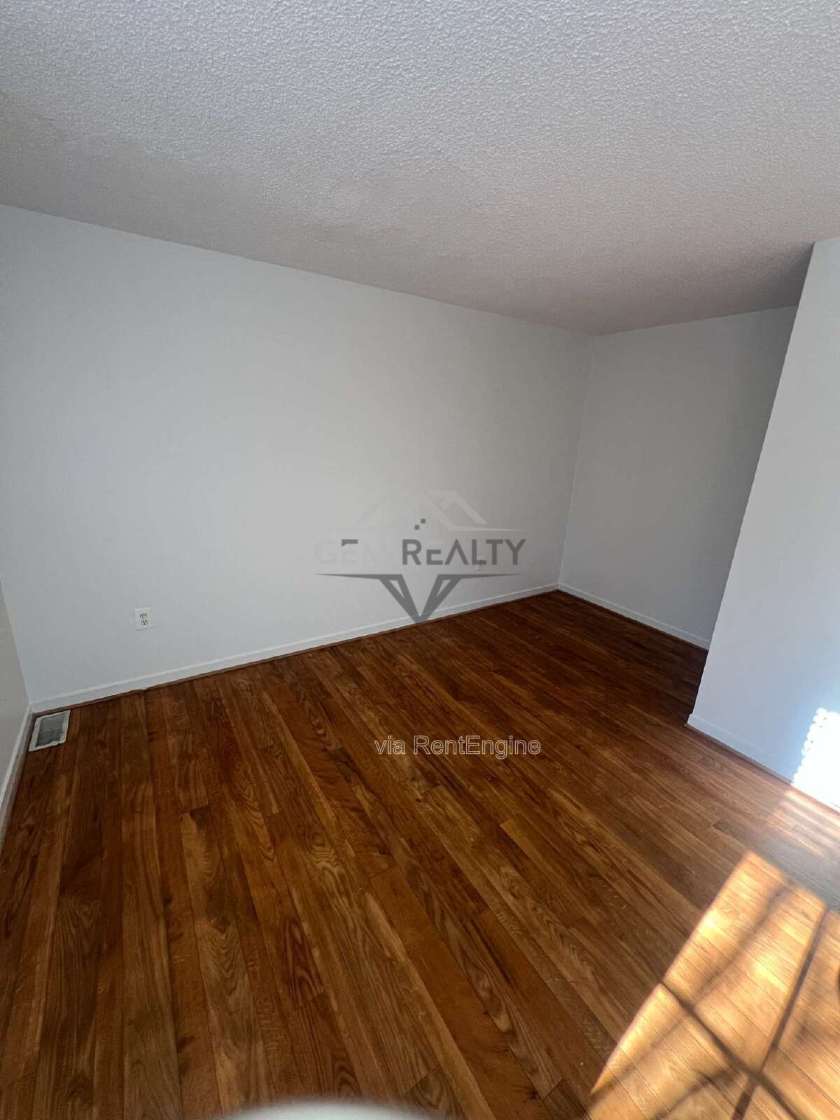 Charming 3-Level Townhome in Prime North Stafford Location property image