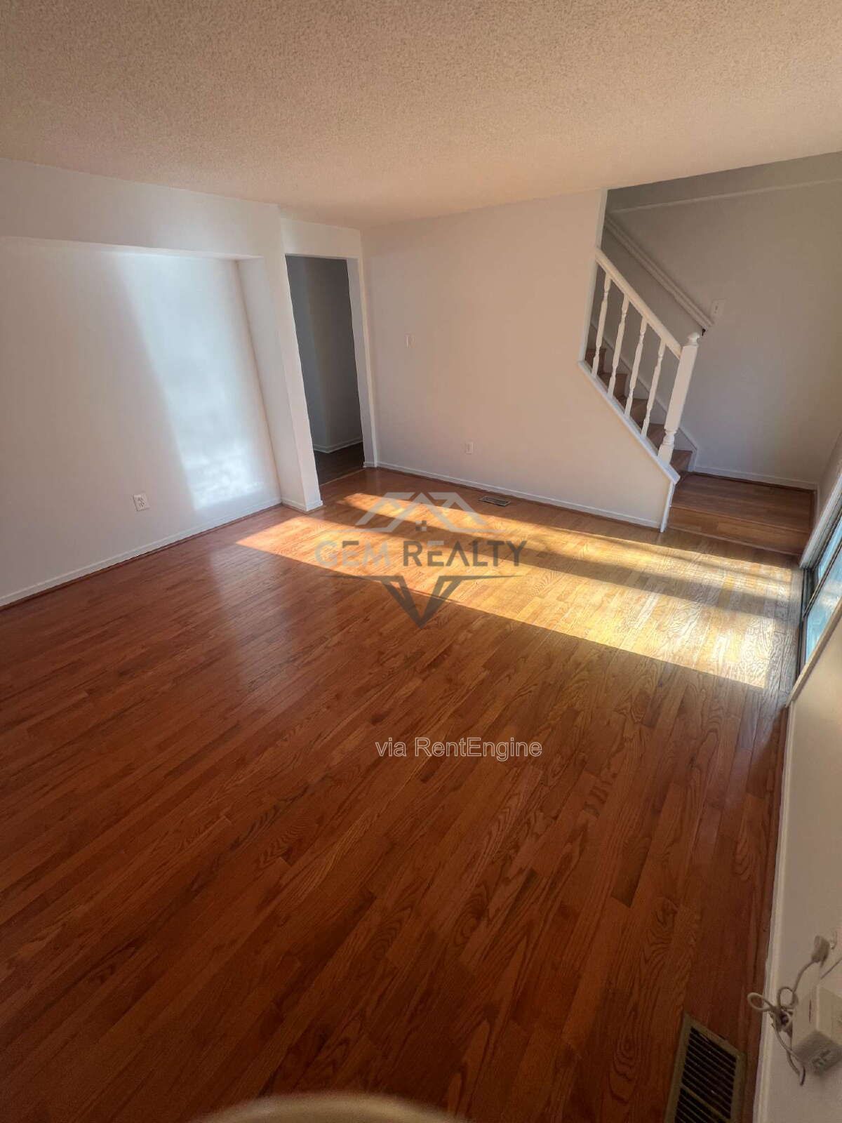 Charming 3-Level Townhome in Prime North Stafford Location property image