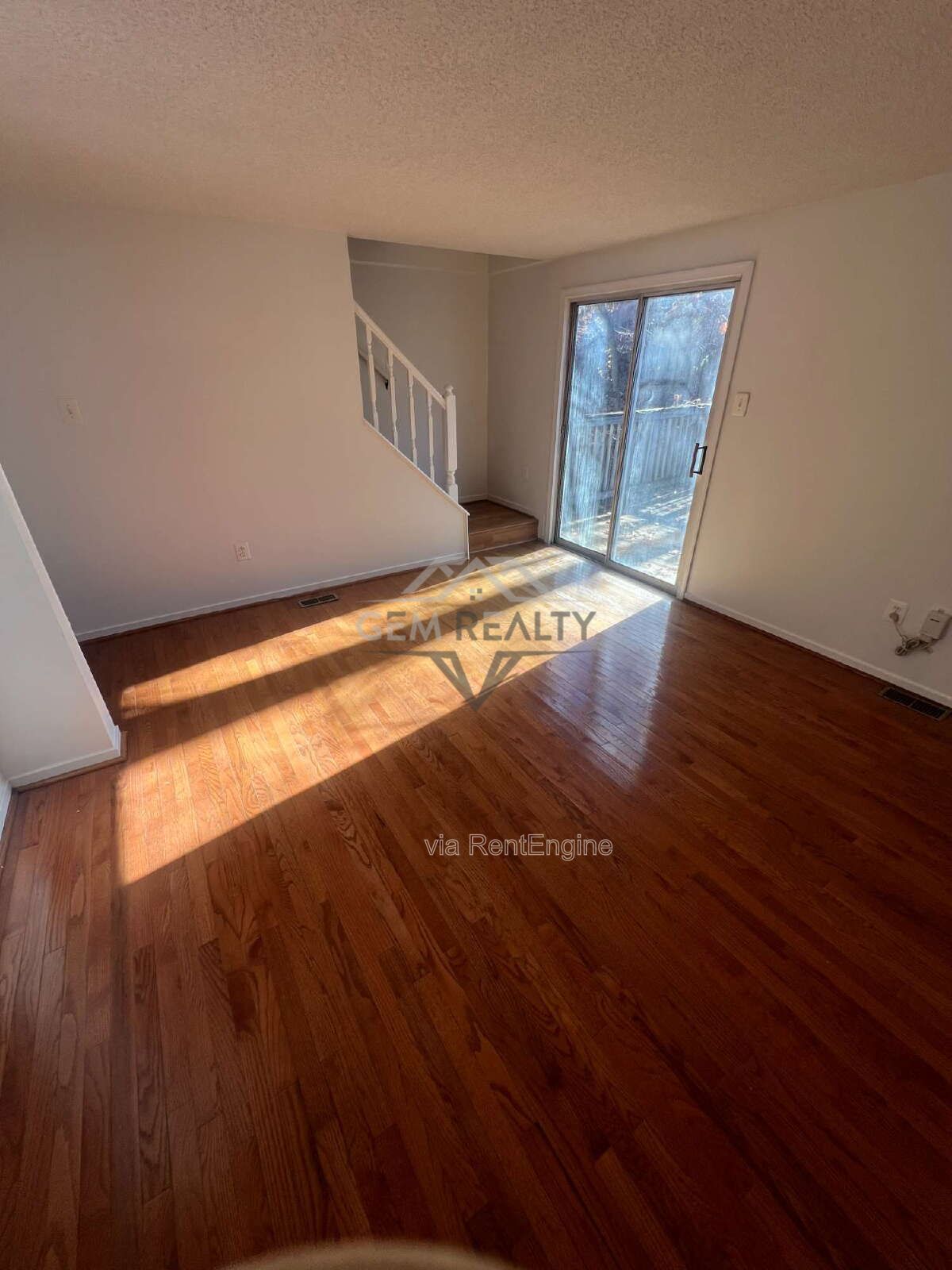 Charming 3-Level Townhome in Prime North Stafford Location property image