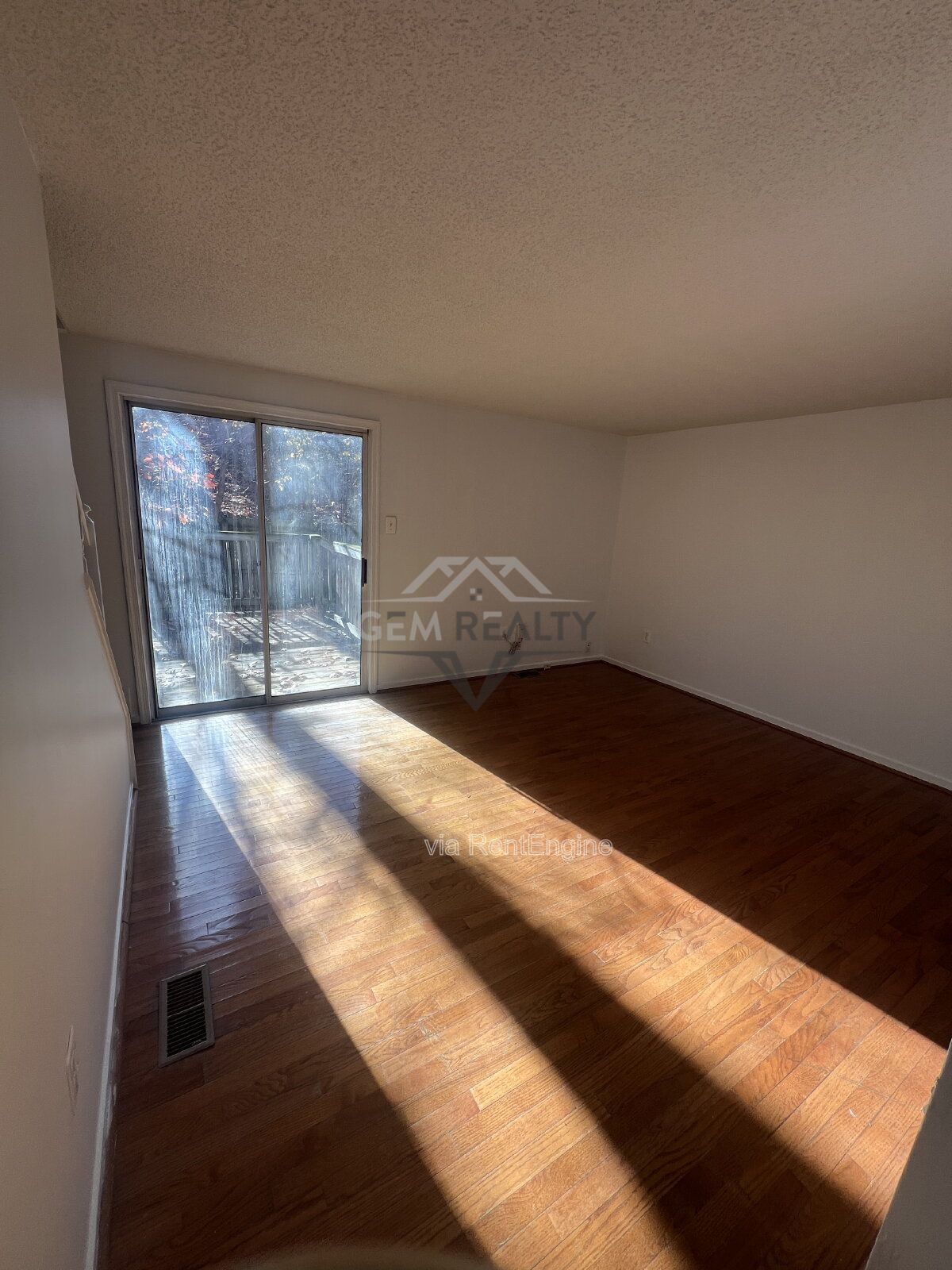 Charming 3-Level Townhome in Prime North Stafford Location property image