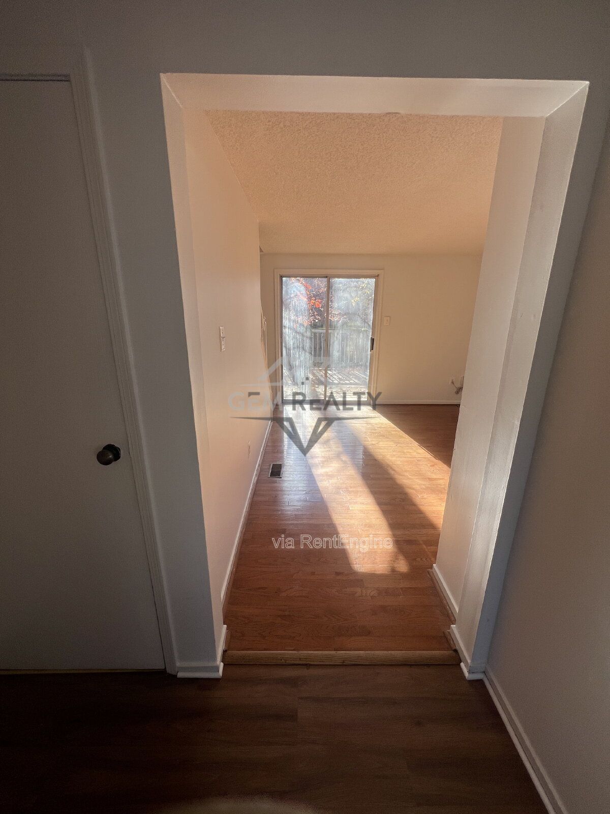 Charming 3-Level Townhome in Prime North Stafford Location property image