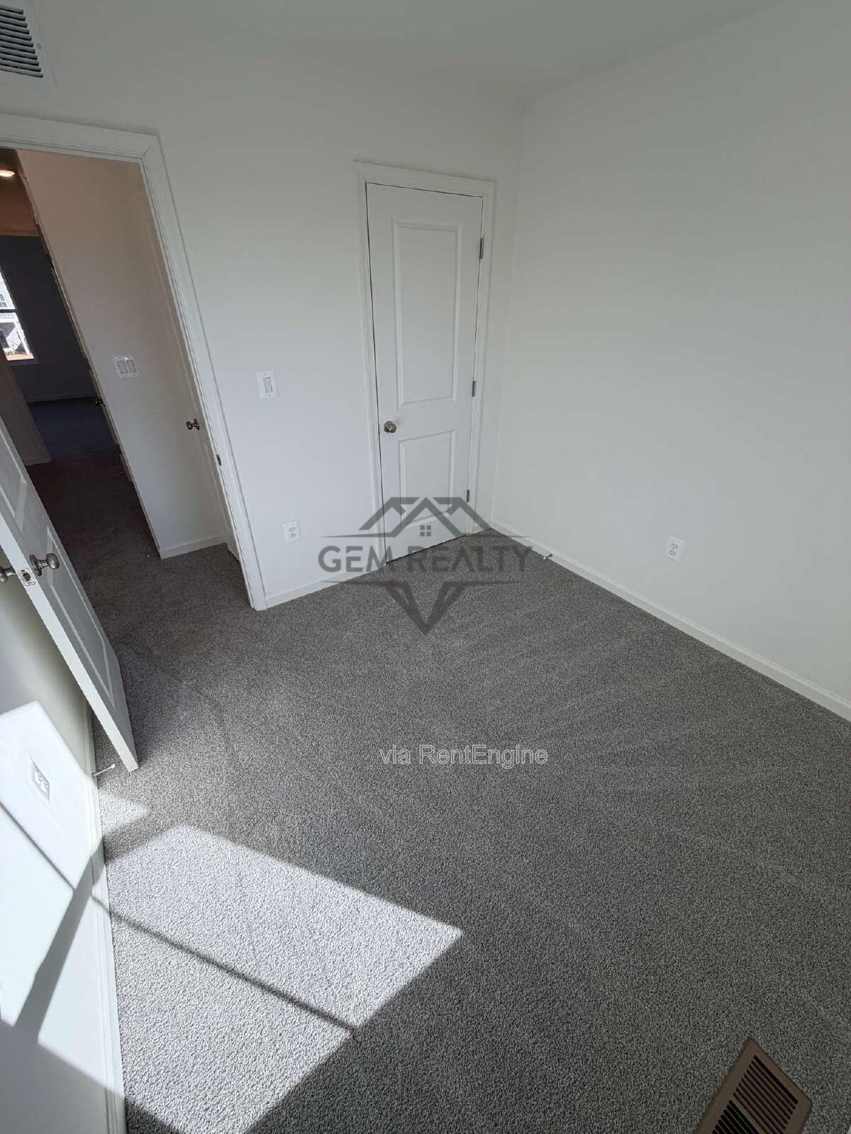 **MOVE-IN SPECIAL** $500 off the first months rent

Beautiful townhouse at Aspire at Wilderness Shores property image