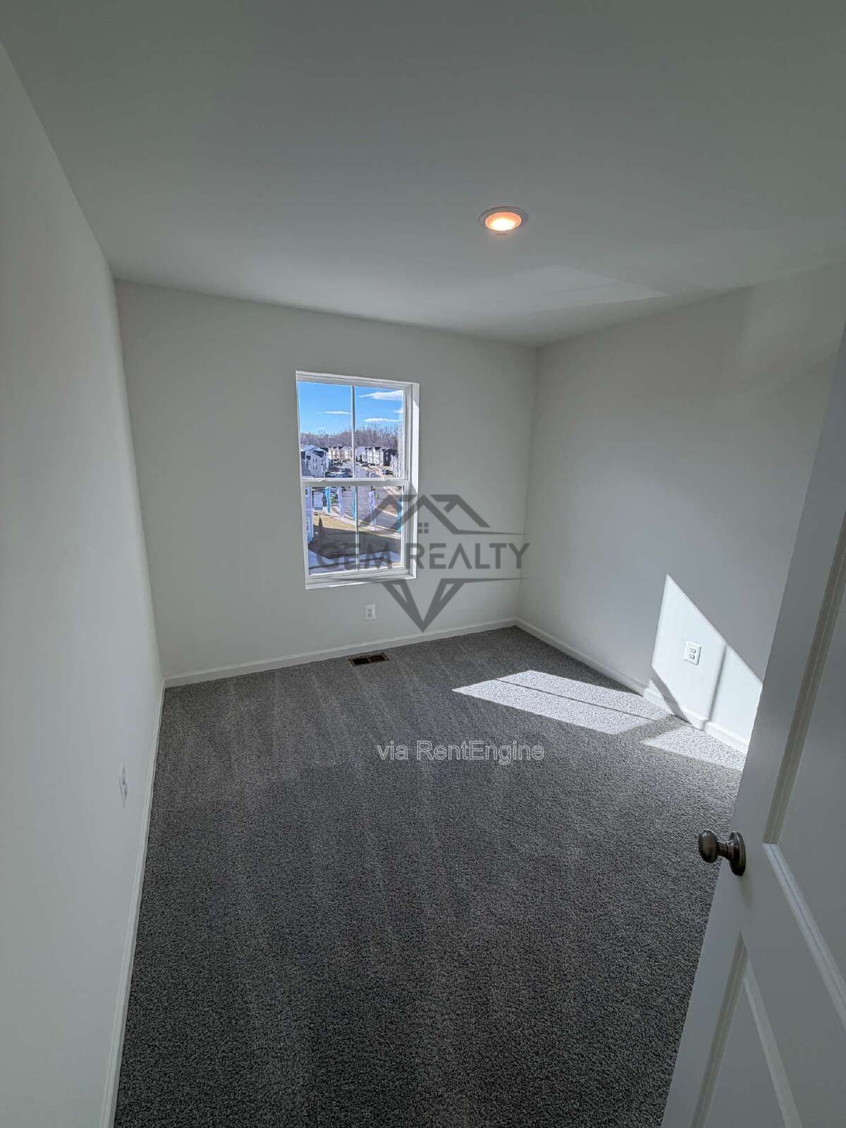 **MOVE-IN SPECIAL** $500 off the first months rent

Beautiful townhouse at Aspire at Wilderness Shores property image