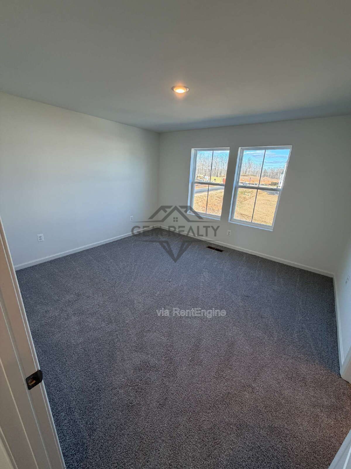 **MOVE-IN SPECIAL** $500 off the first months rent

Beautiful townhouse at Aspire at Wilderness Shores property image