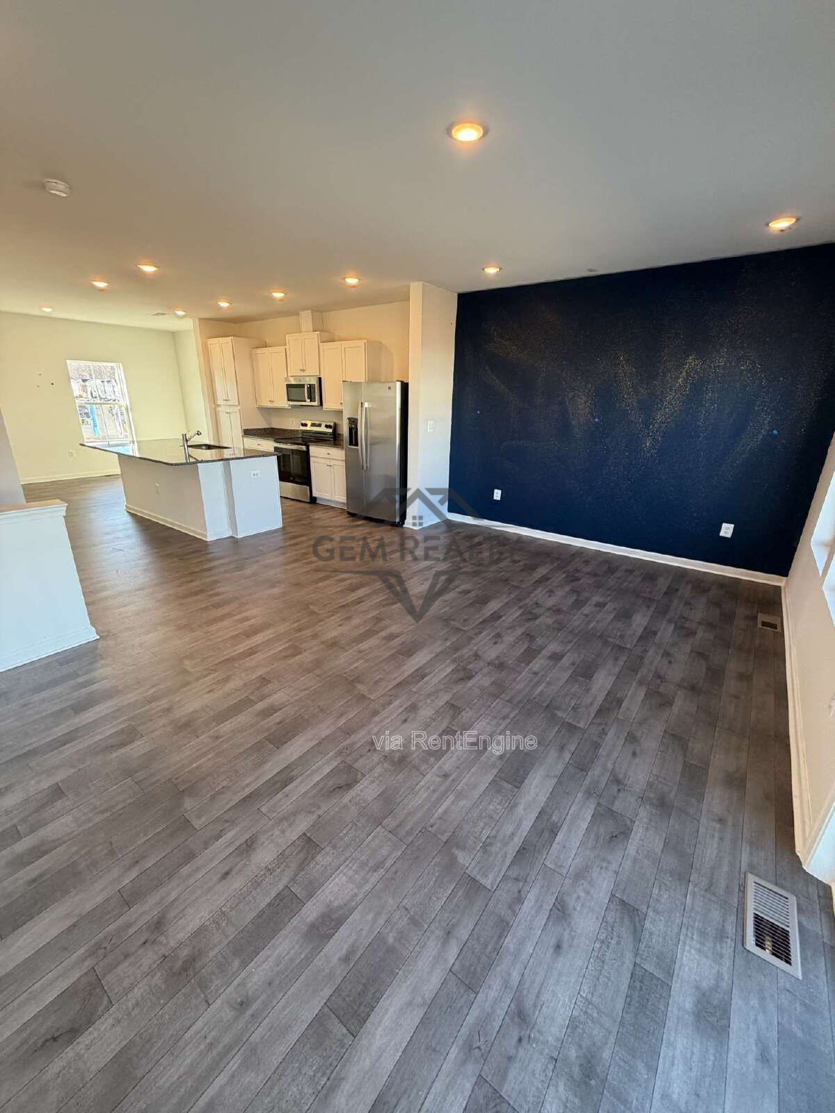 **MOVE-IN SPECIAL** $500 off the first months rent

Beautiful townhouse at Aspire at Wilderness Shores property image