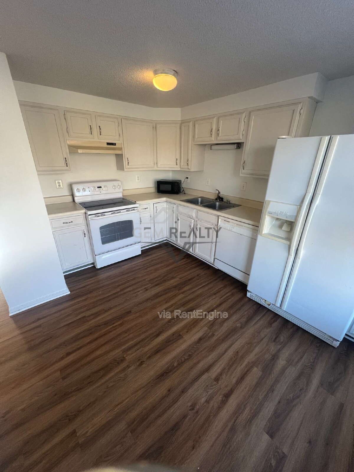 Charming 3-Level Townhome in Prime North Stafford Location property image