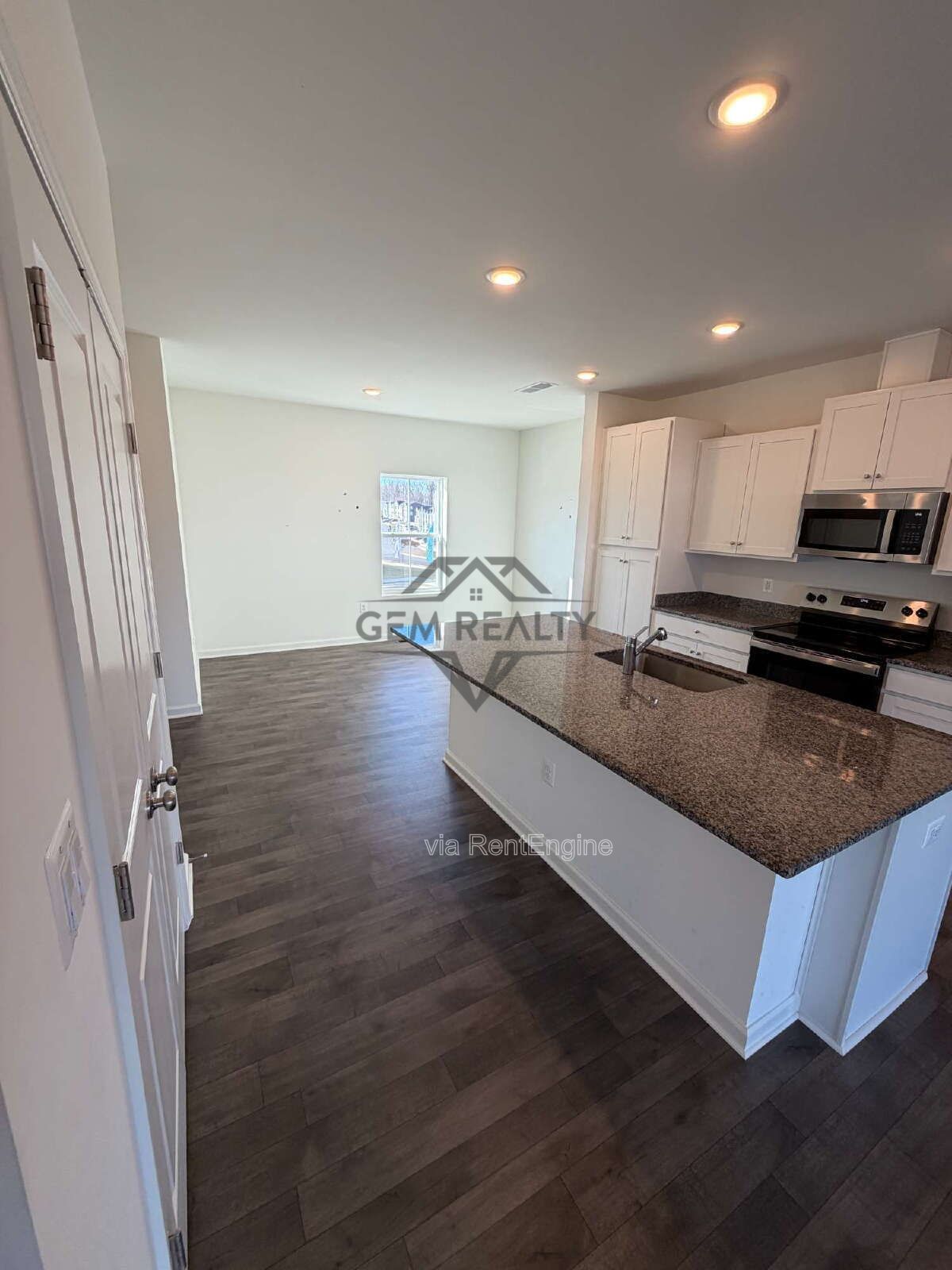 **MOVE-IN SPECIAL** $500 off the first months rent

Beautiful townhouse at Aspire at Wilderness Shores property image