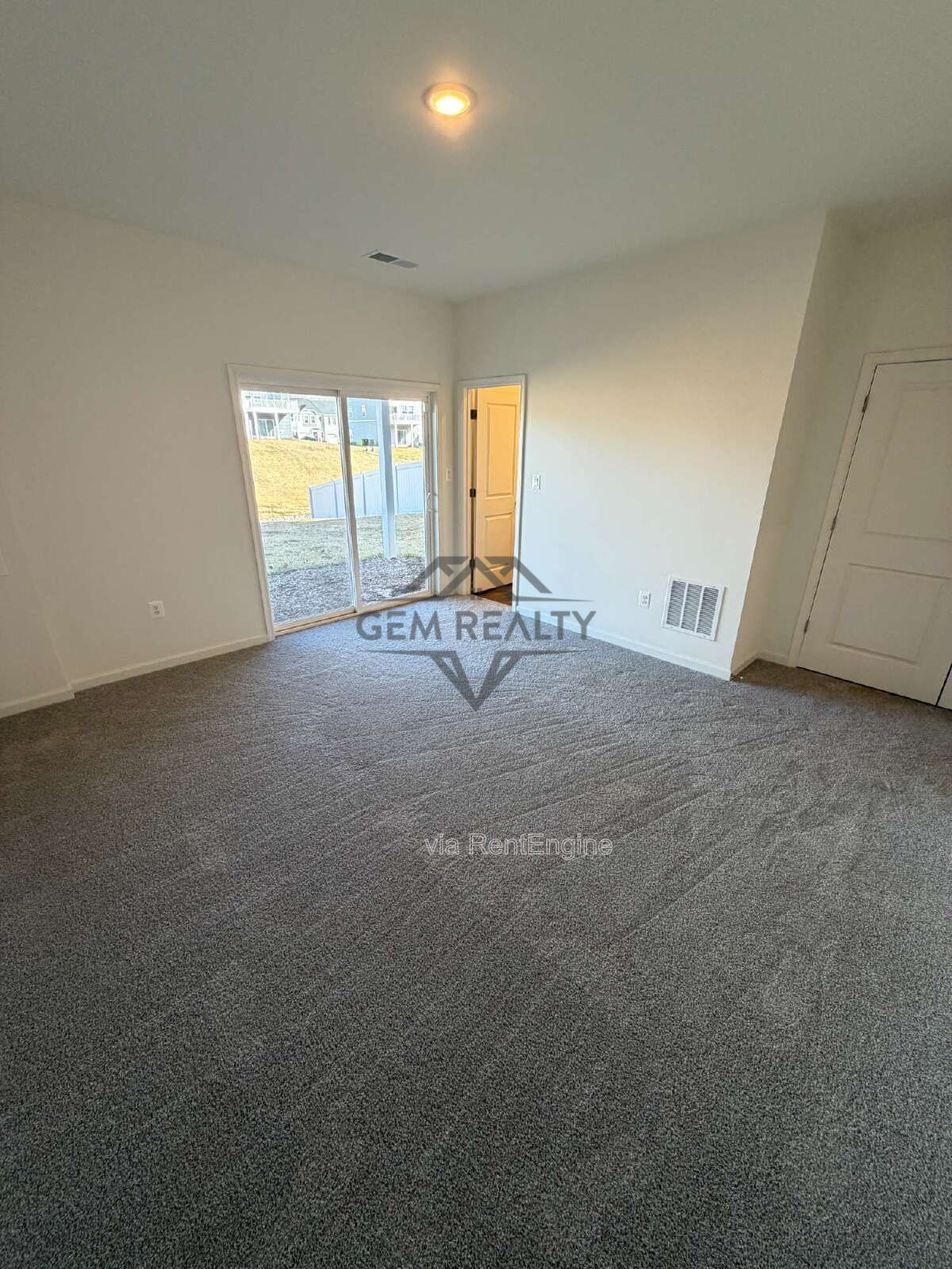 **MOVE-IN SPECIAL** $500 off the first months rent

Beautiful townhouse at Aspire at Wilderness Shores property image