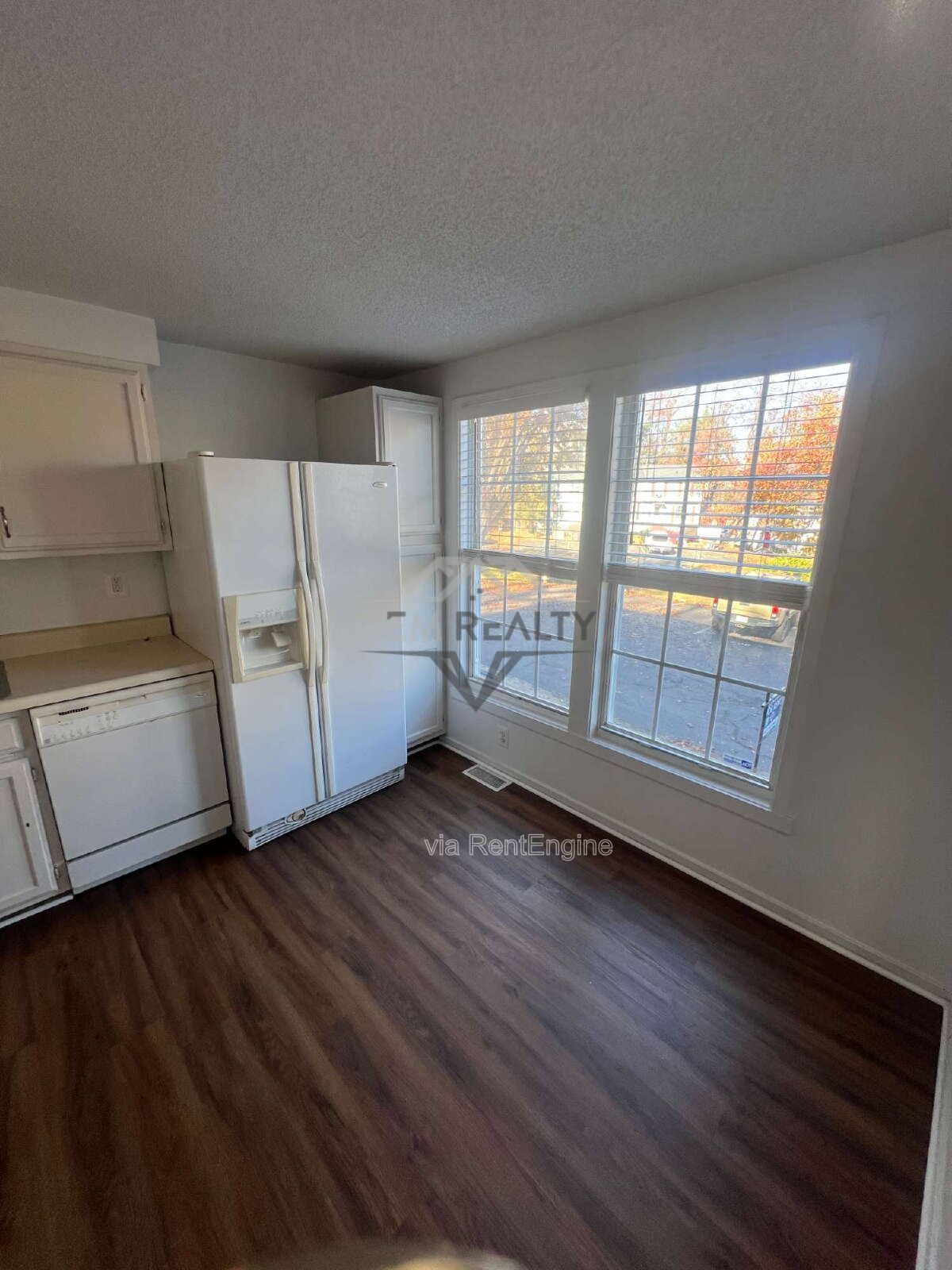 Charming 3-Level Townhome in Prime North Stafford Location property image