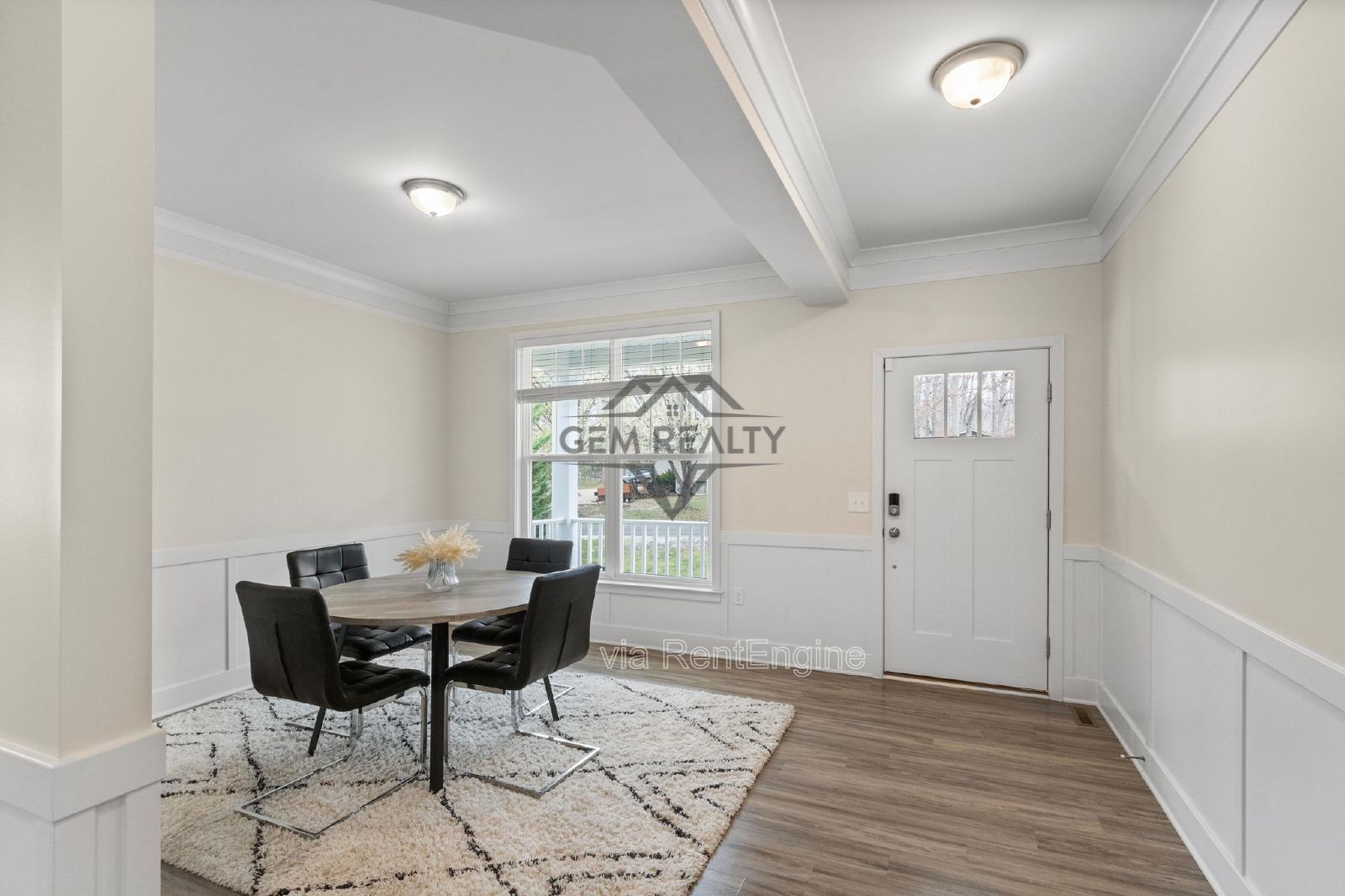 Beautiful LIKE-NEW 4 bed/2.5 bath Home in Lake of the Woods Community Close enough to walk to Private Beach and Pool Access property image