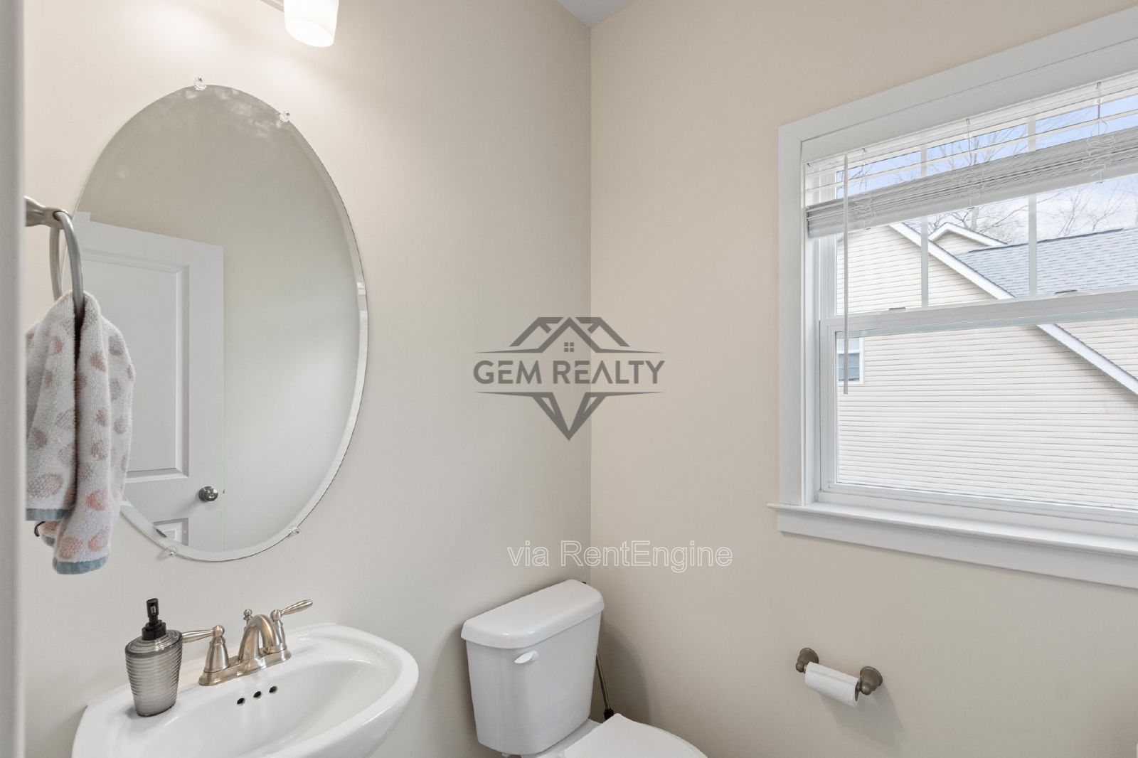 Beautiful LIKE-NEW 4 bed/2.5 bath Home in Lake of the Woods Community Close enough to walk to Private Beach and Pool Access property image