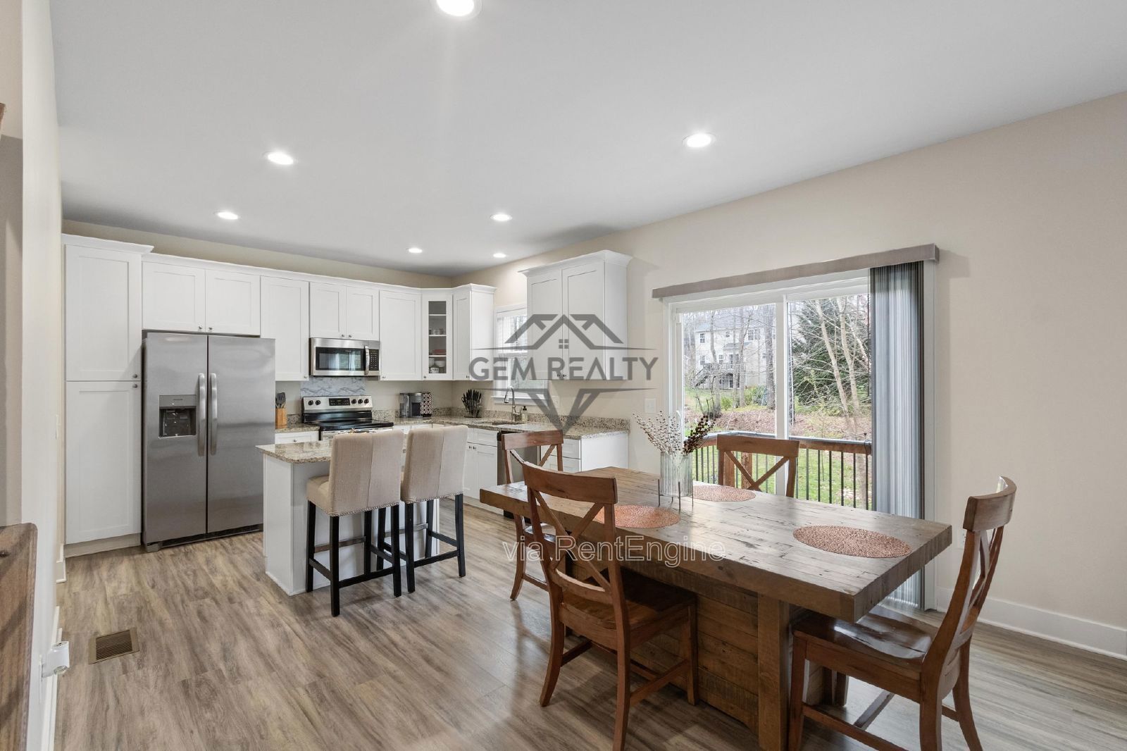 Beautiful LIKE-NEW 4 bed/2.5 bath Home in Lake of the Woods Community Close enough to walk to Private Beach and Pool Access property image