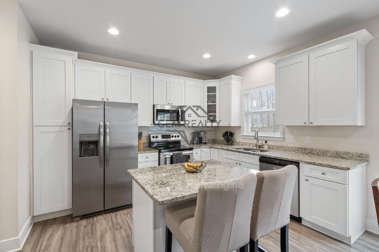 Beautiful LIKE-NEW 4 bed/2.5 bath Home in Lake of the Woods Community Close enough to walk to Private Beach and Pool Access property image