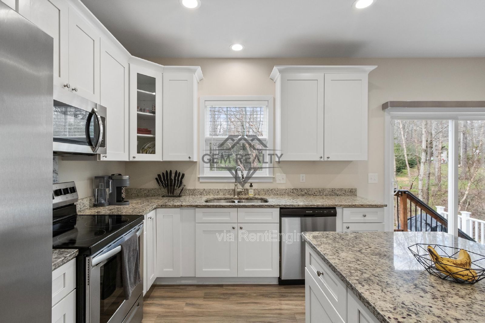 Beautiful LIKE-NEW 4 bed/2.5 bath Home in Lake of the Woods Community Close enough to walk to Private Beach and Pool Access property image