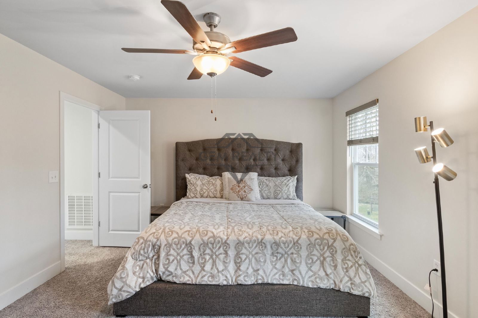 Beautiful LIKE-NEW 4 bed/2.5 bath Home in Lake of the Woods Community Close enough to walk to Private Beach and Pool Access property image