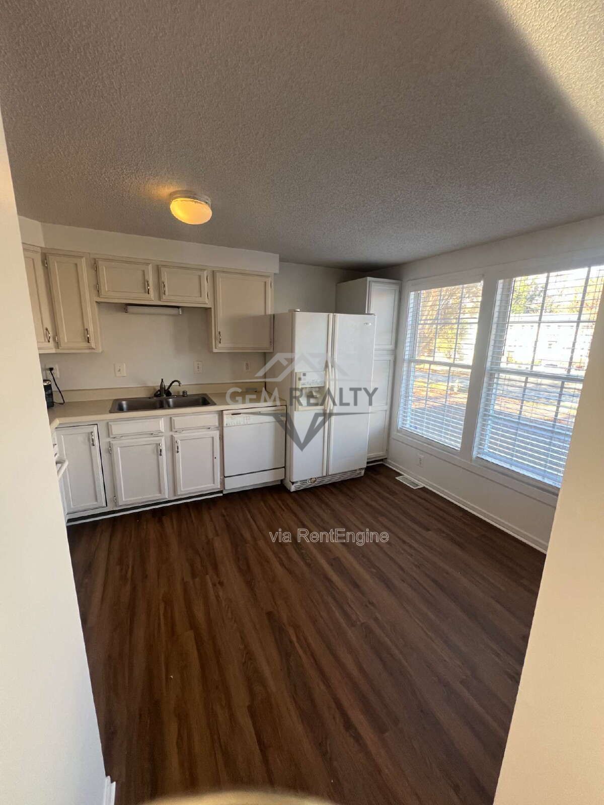 Charming 3-Level Townhome in Prime North Stafford Location property image