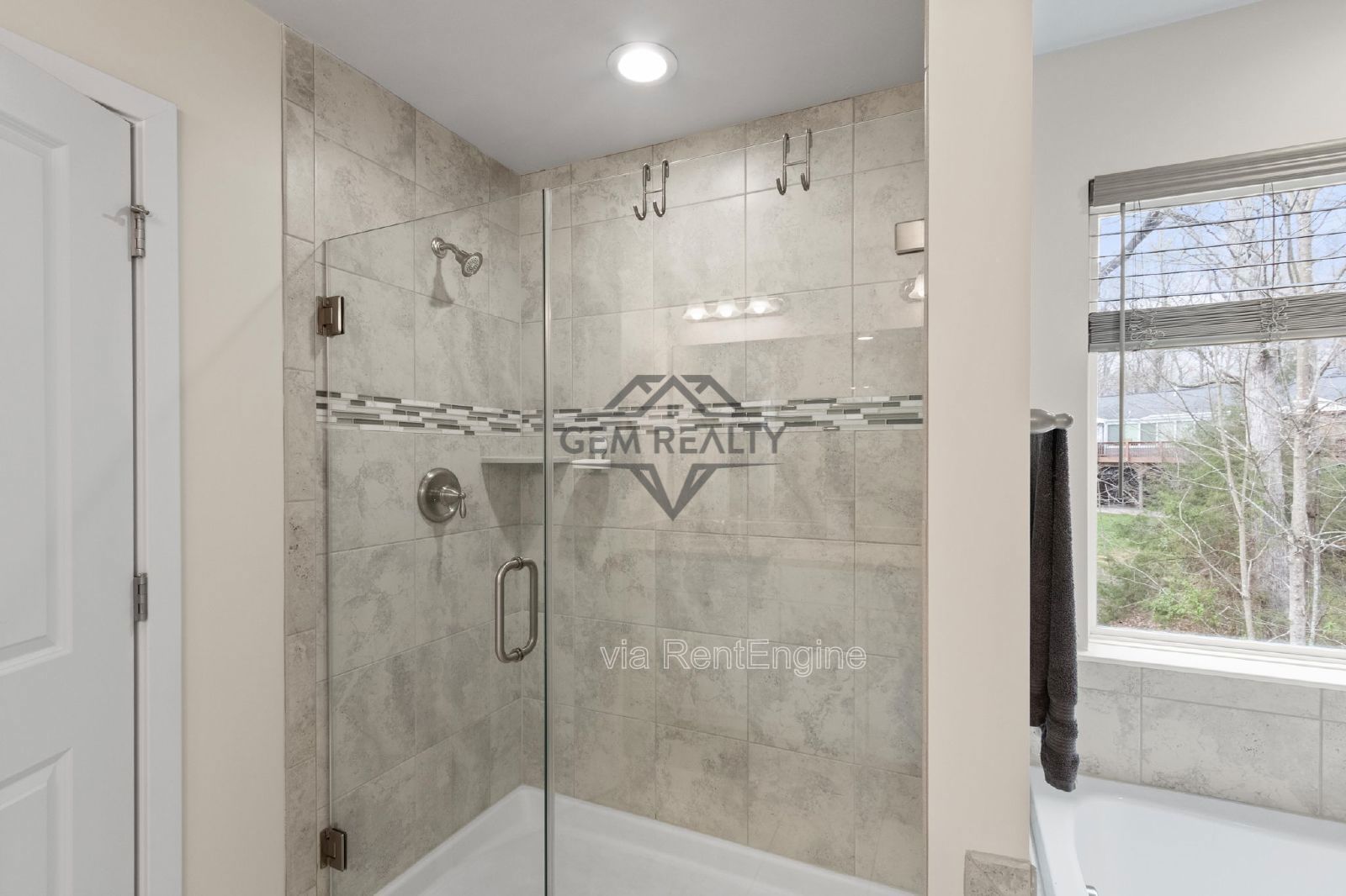 Beautiful LIKE-NEW 4 bed/2.5 bath Home in Lake of the Woods Community Close enough to walk to Private Beach and Pool Access property image