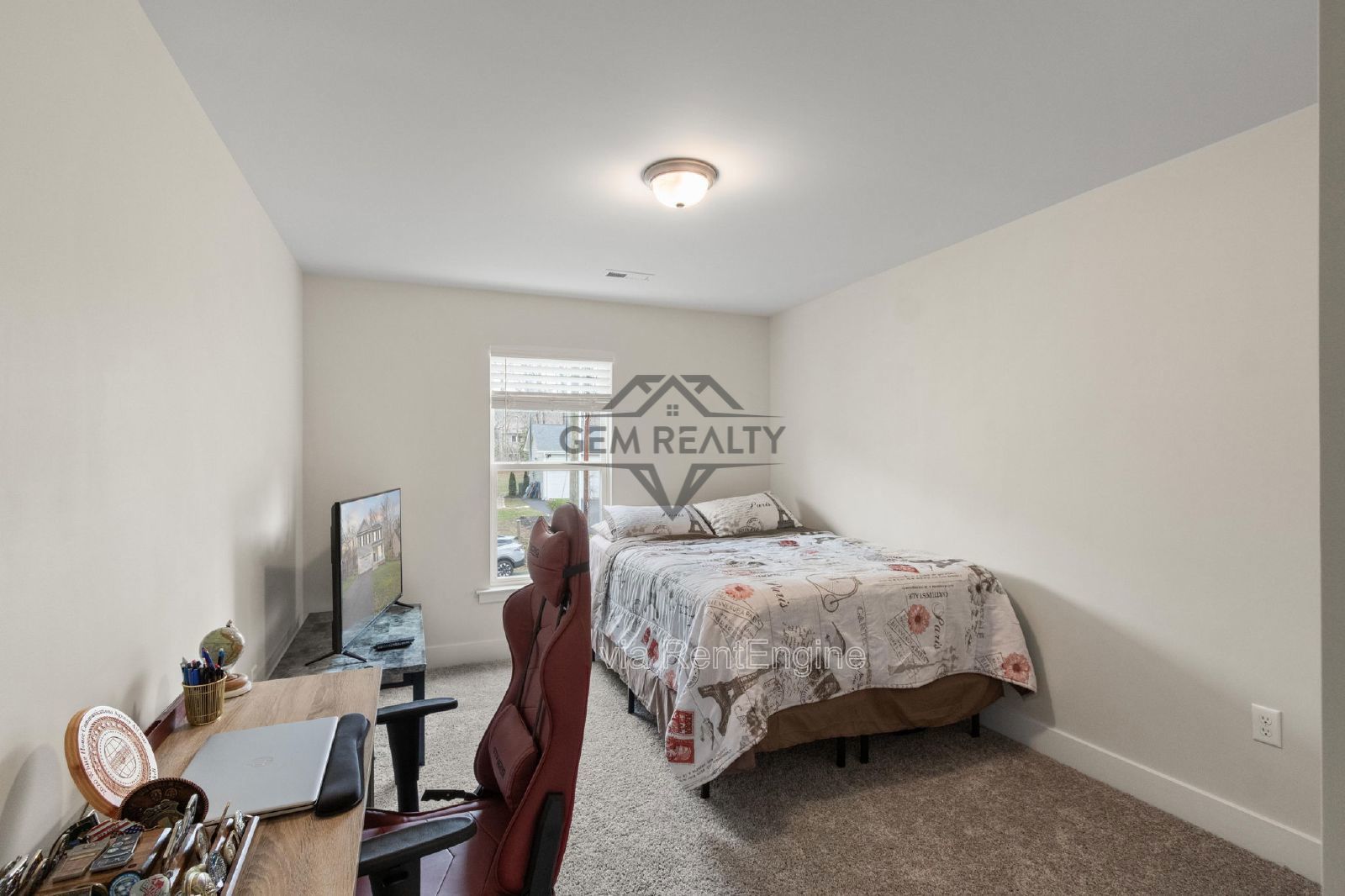 Beautiful LIKE-NEW 4 bed/2.5 bath Home in Lake of the Woods Community Close enough to walk to Private Beach and Pool Access property image