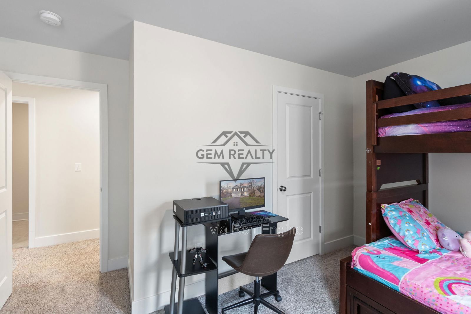 Beautiful LIKE-NEW 4 bed/2.5 bath Home in Lake of the Woods Community Close enough to walk to Private Beach and Pool Access property image