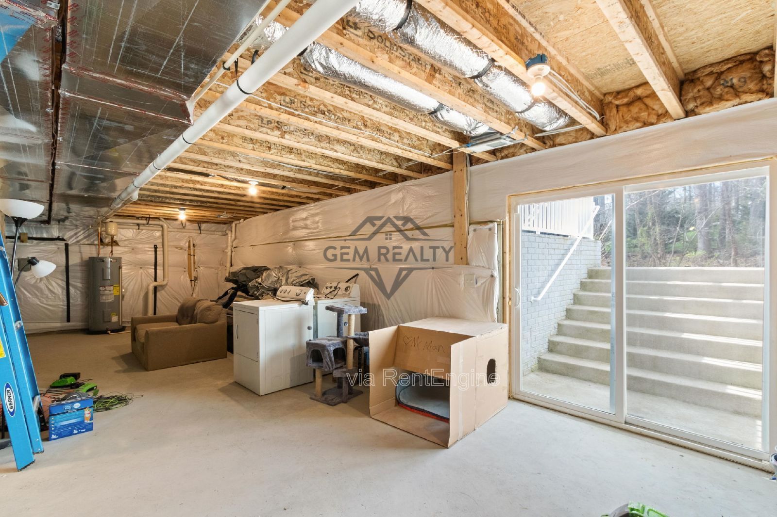 Beautiful LIKE-NEW 4 bed/2.5 bath Home in Lake of the Woods Community Close enough to walk to Private Beach and Pool Access property image