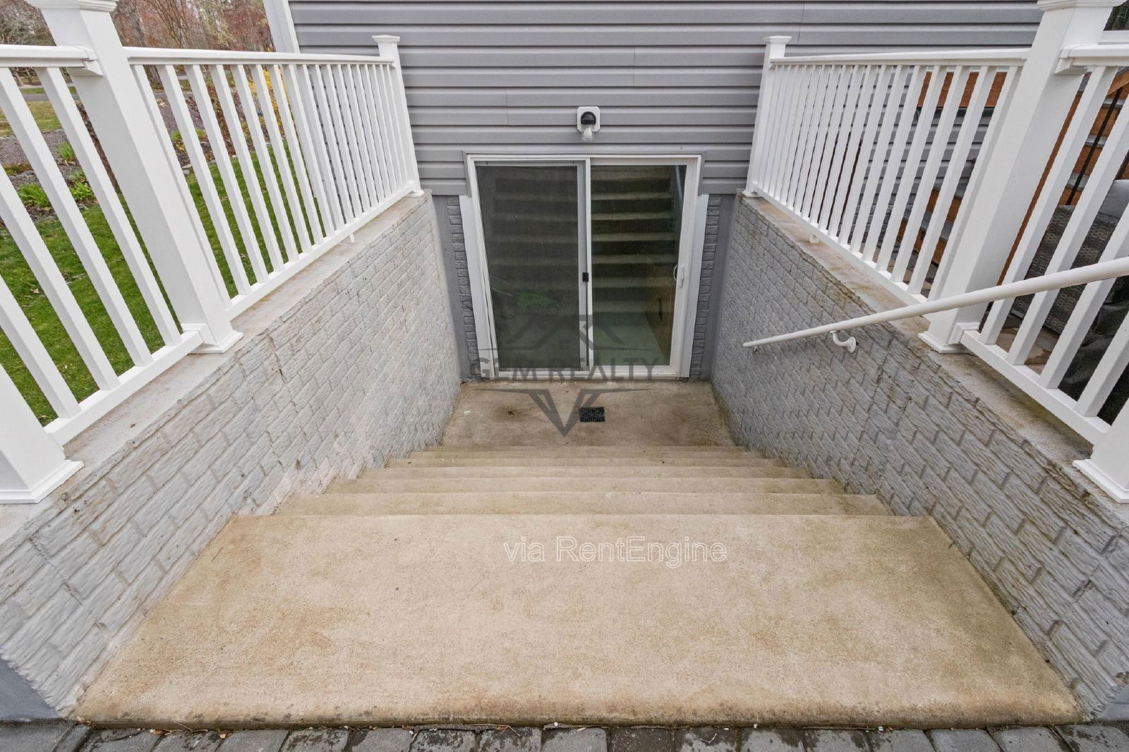 Beautiful LIKE-NEW 4 bed/2.5 bath Home in Lake of the Woods Community Close enough to walk to Private Beach and Pool Access property image