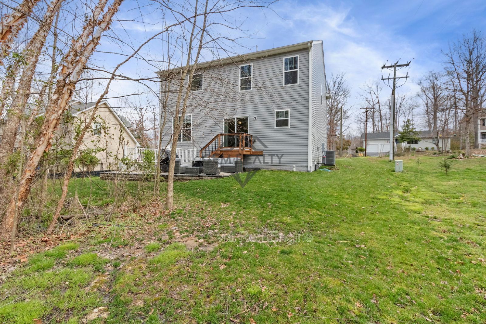 Beautiful LIKE-NEW 4 bed/2.5 bath Home in Lake of the Woods Community Close enough to walk to Private Beach and Pool Access property image