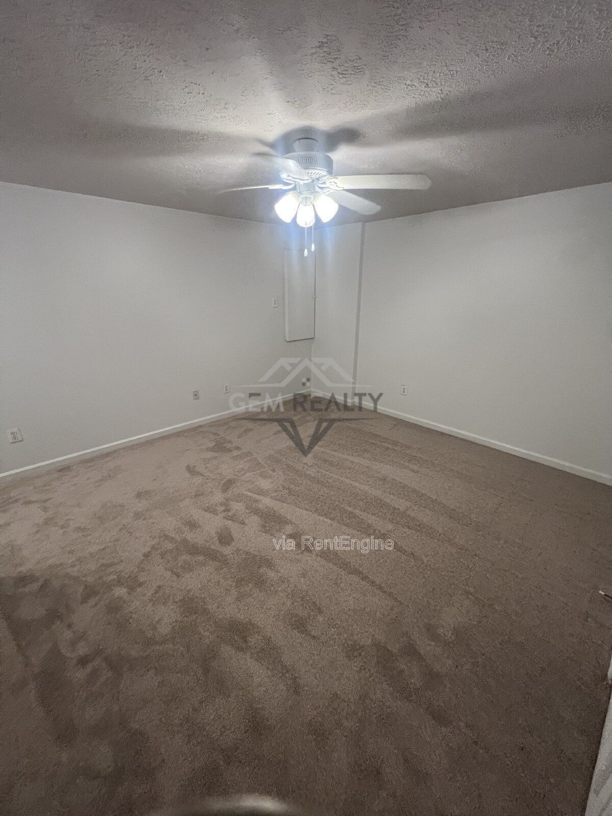 Charming 3-Level Townhome in Prime North Stafford Location property image