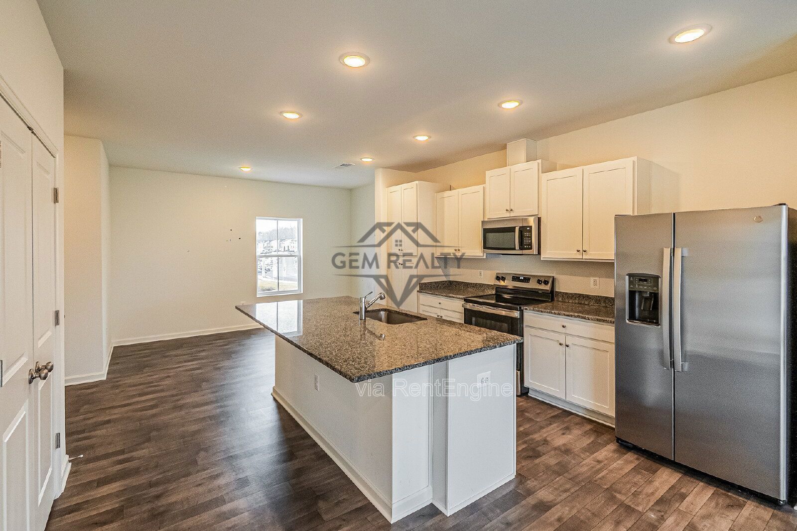 **MOVE-IN SPECIAL** $250 off the first months rent

Beautiful townhouse at Aspire at Wilderness Shores property image