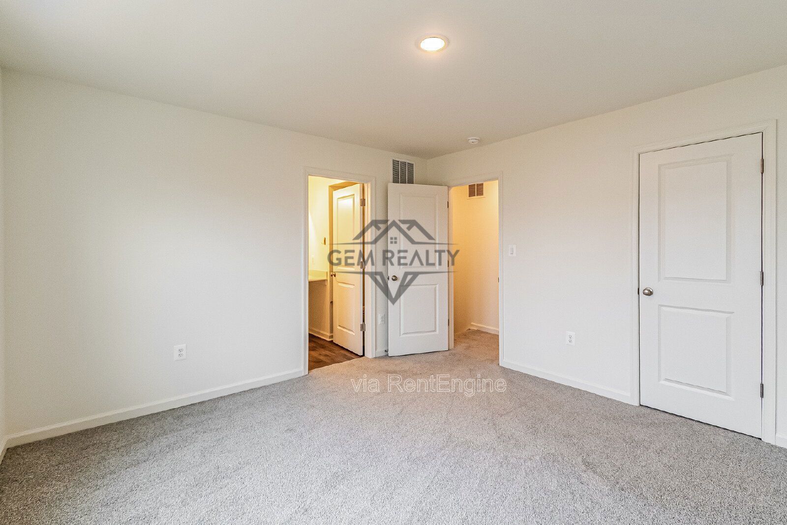 **MOVE-IN SPECIAL** $250 off the first months rent

Beautiful townhouse at Aspire at Wilderness Shores property image