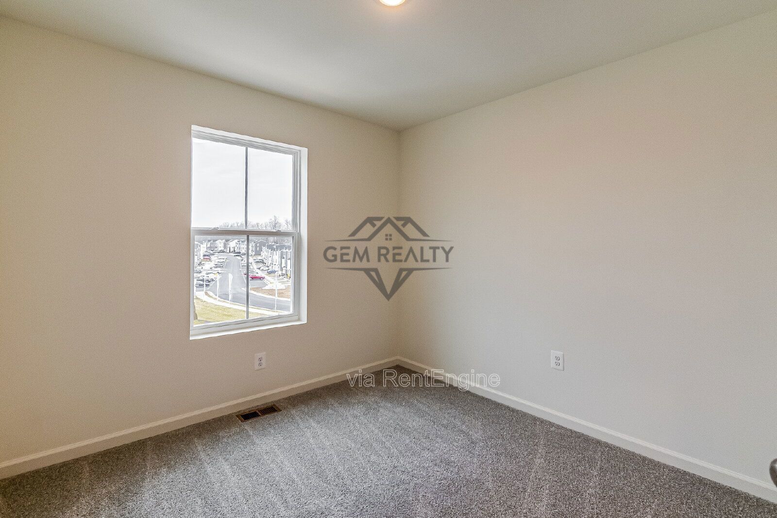 **MOVE-IN SPECIAL** $250 off the first months rent

Beautiful townhouse at Aspire at Wilderness Shores property image